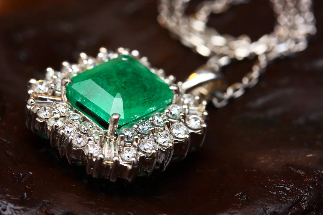 The Allure of Fine Emerald Jewelry A Timeless Choice