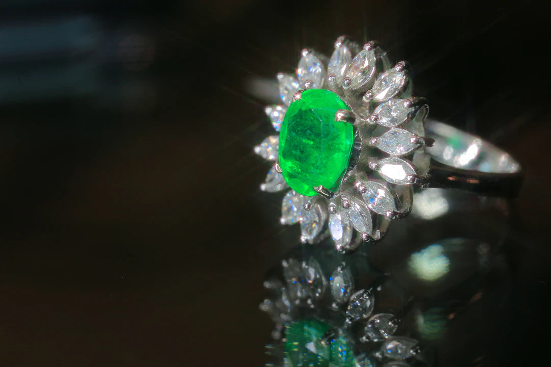 Exceptional Colombian Emerald Statement Rings for Every Occasion