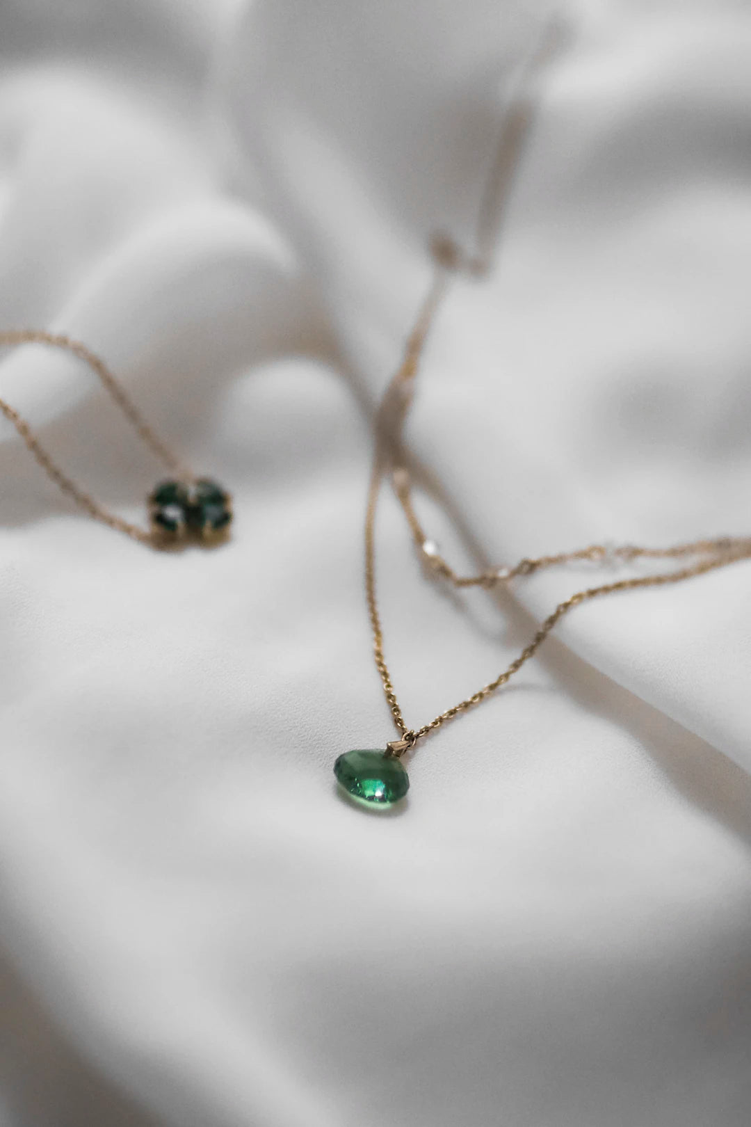 Elegant Emerald Necklaces for Timeless Luxury Styles