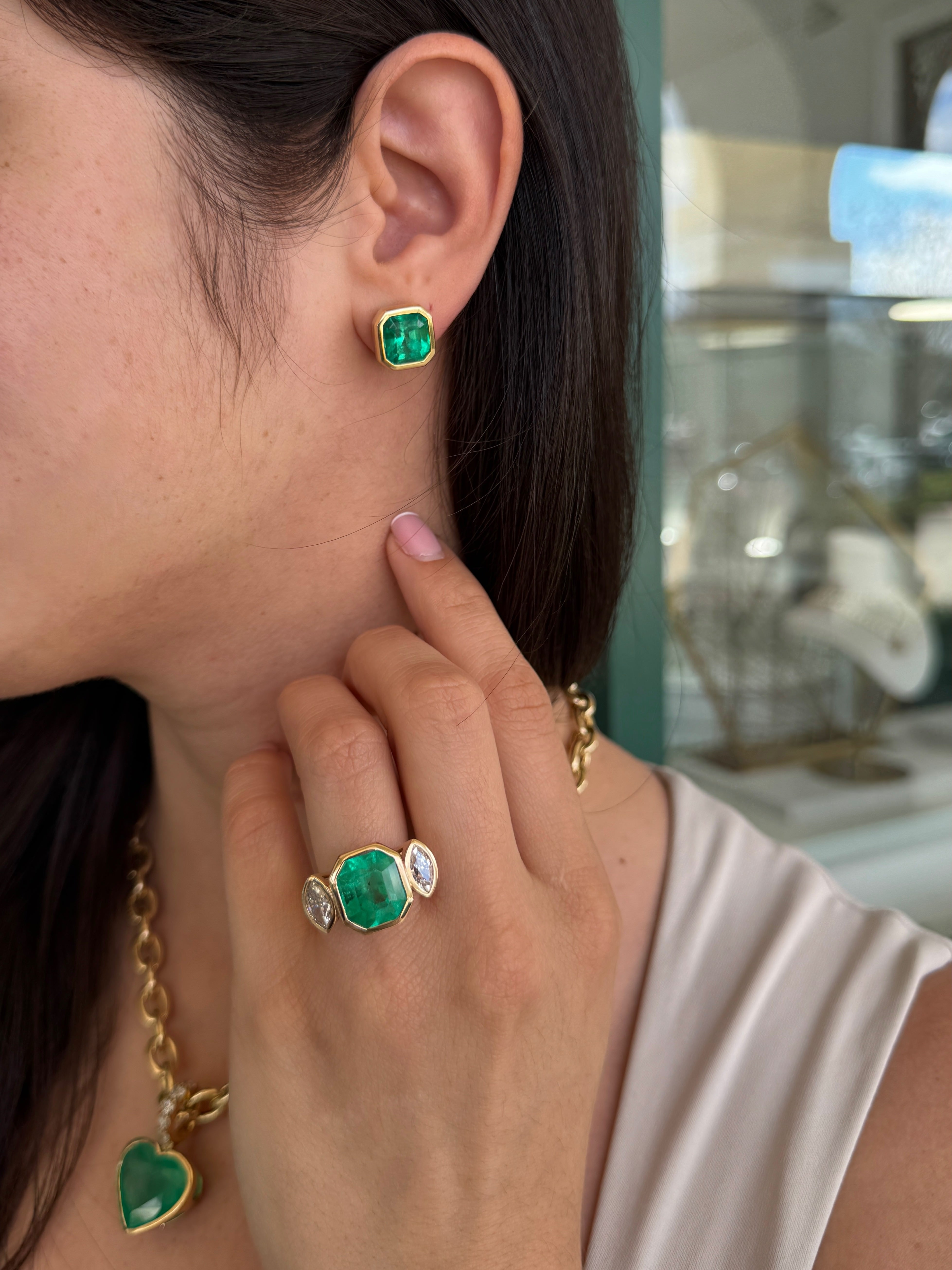 Emerald and diamond necklace featuring a heart-shaped Colombian emerald and 18K gold setting by JR Colombian Emeralds.