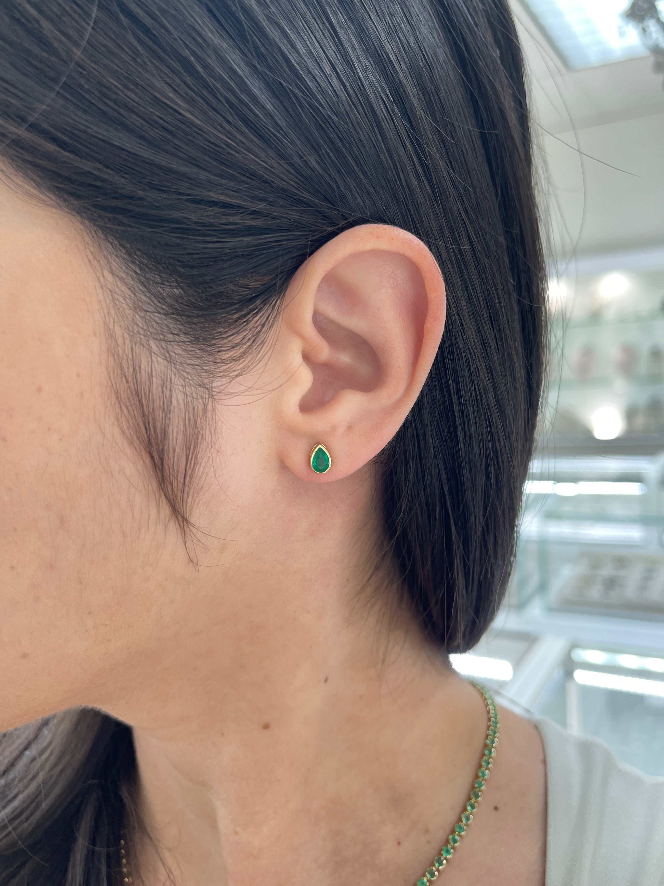 0.68tcw 18K Natural Rich Green Pear Cut Emerald Stud Earrings - JR Colombian Emeralds