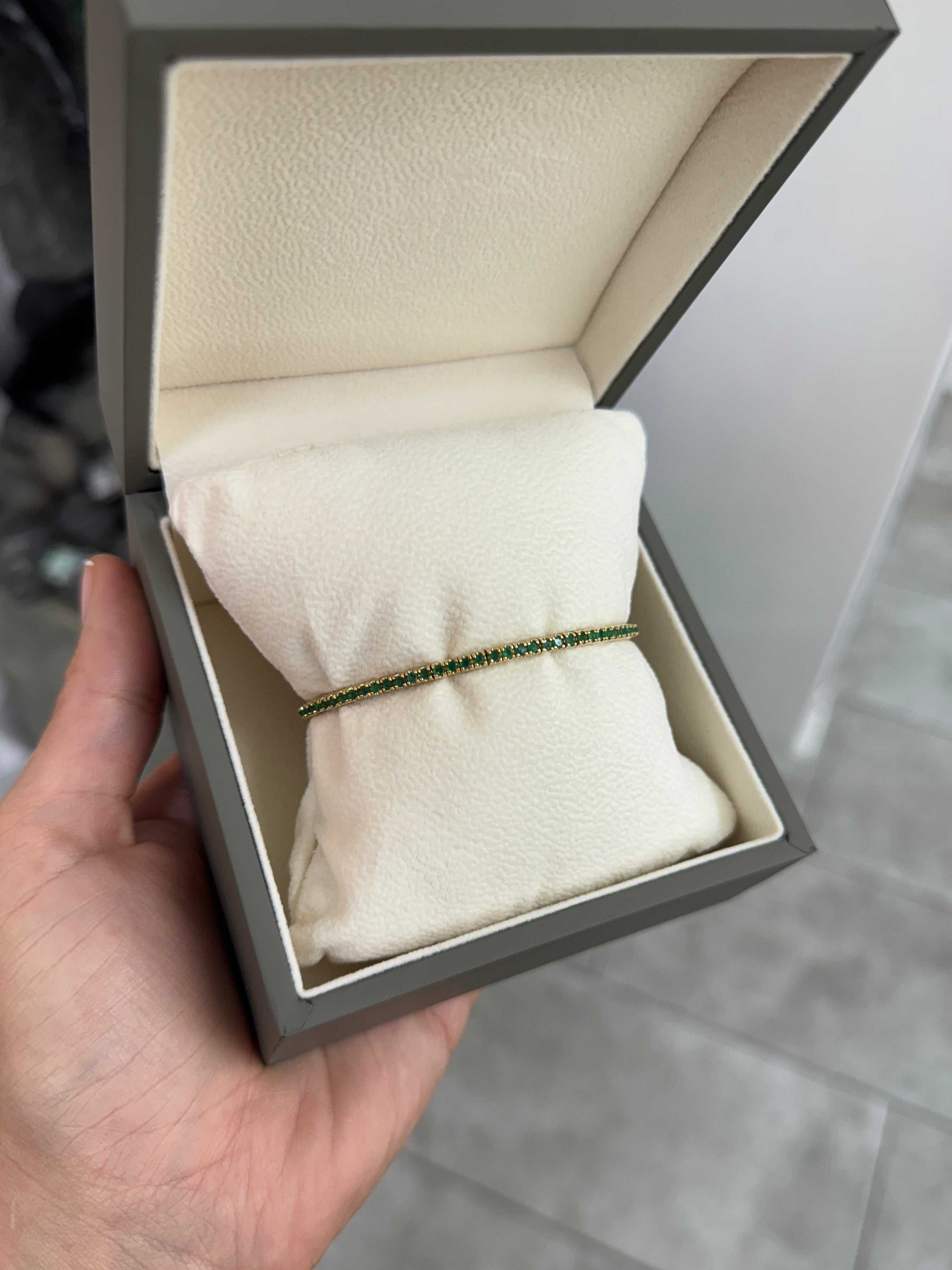 18K Gold Natural Emerald Stretchy Tennis Bracelet - JR Colombian Emeralds