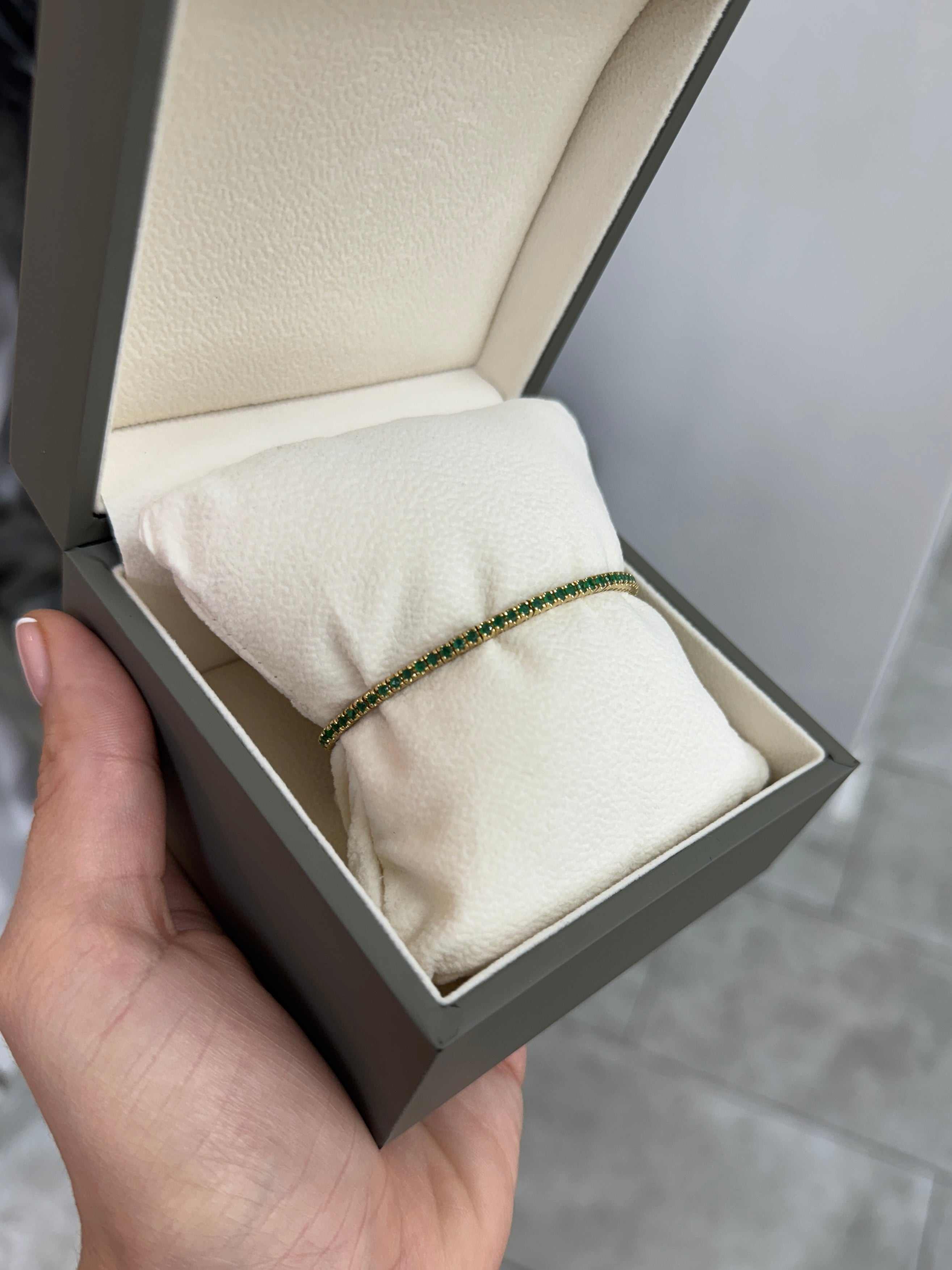 18K Gold Natural Emerald Stretchy Tennis Bracelet - JR Colombian Emeralds