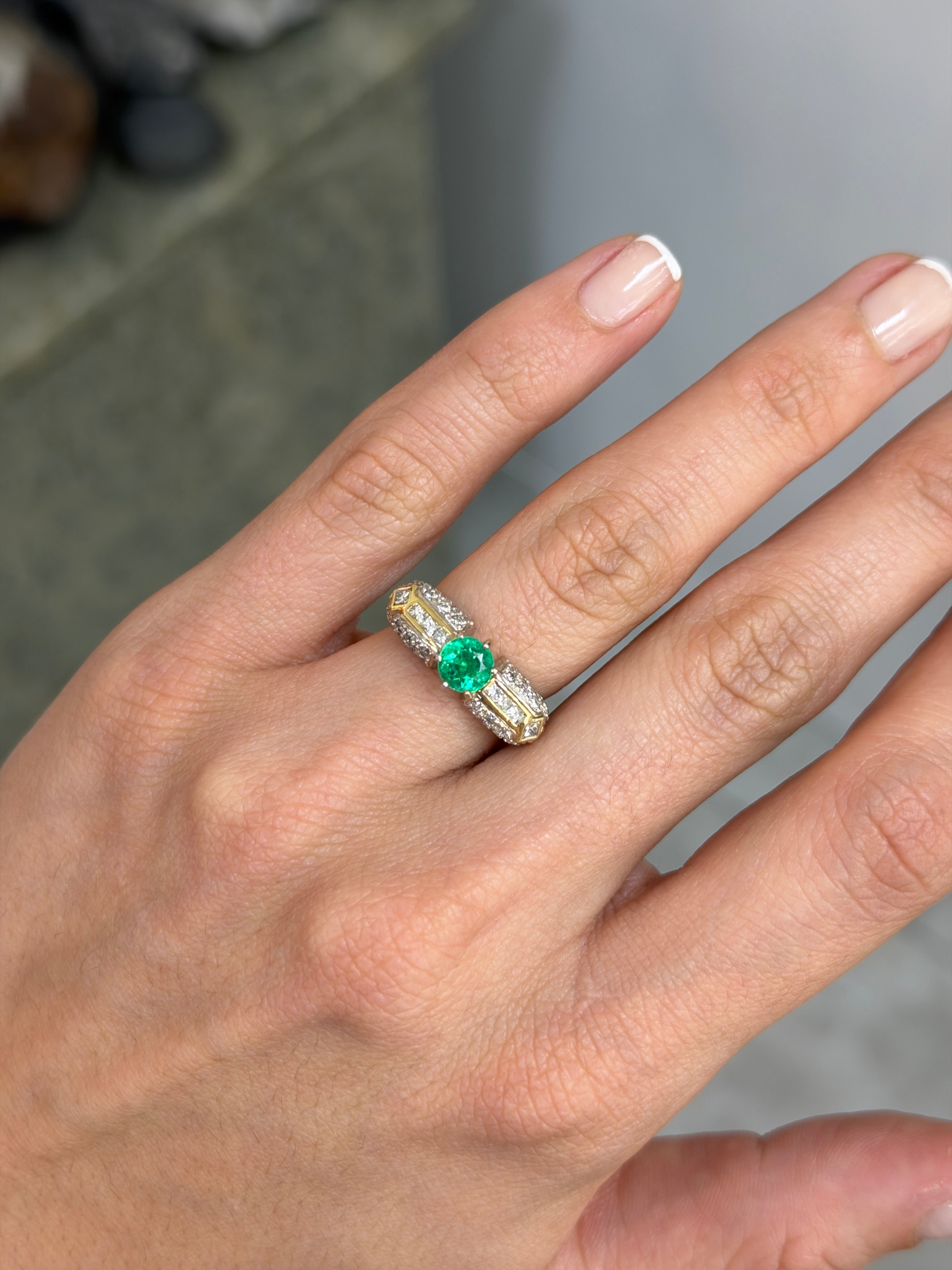 1.85tcw 18K Round Cut Colombian Emerald & Diamond Accent Ring