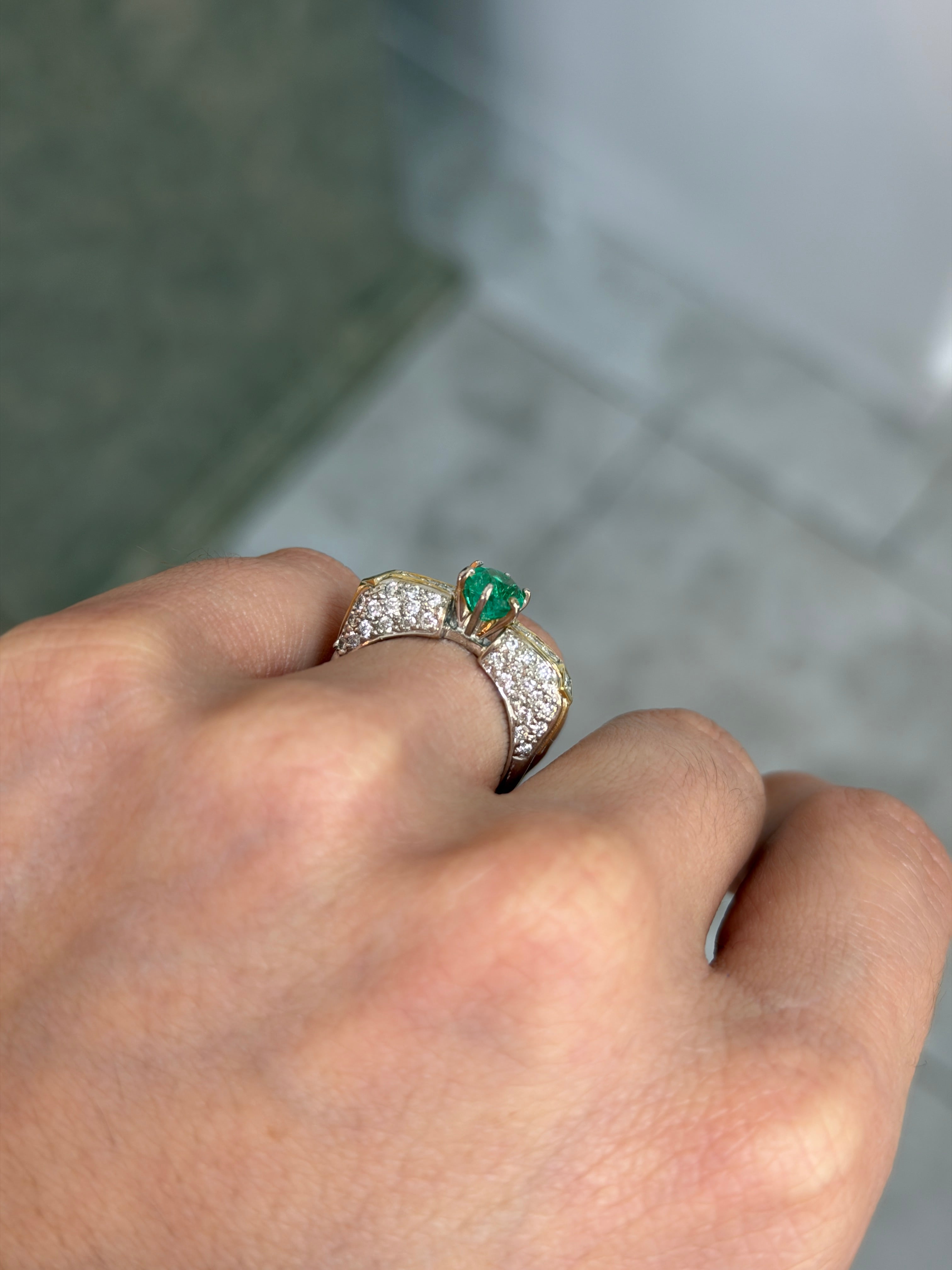 1.85tcw 18K Round Cut Colombian Emerald & Diamond Accent Ring