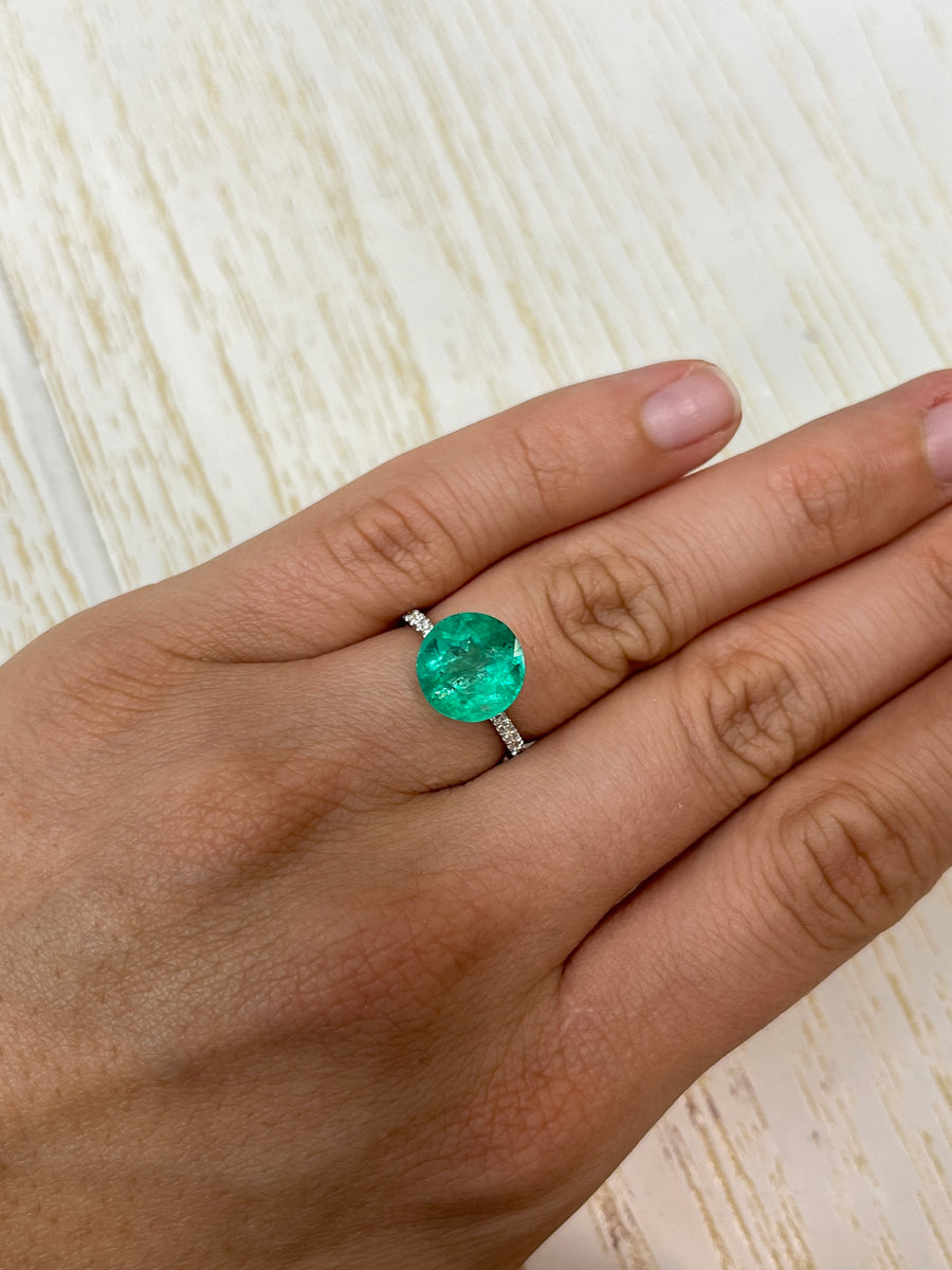 Exquisite 4.50 Carat Round Bluish Green Colombian Emerald