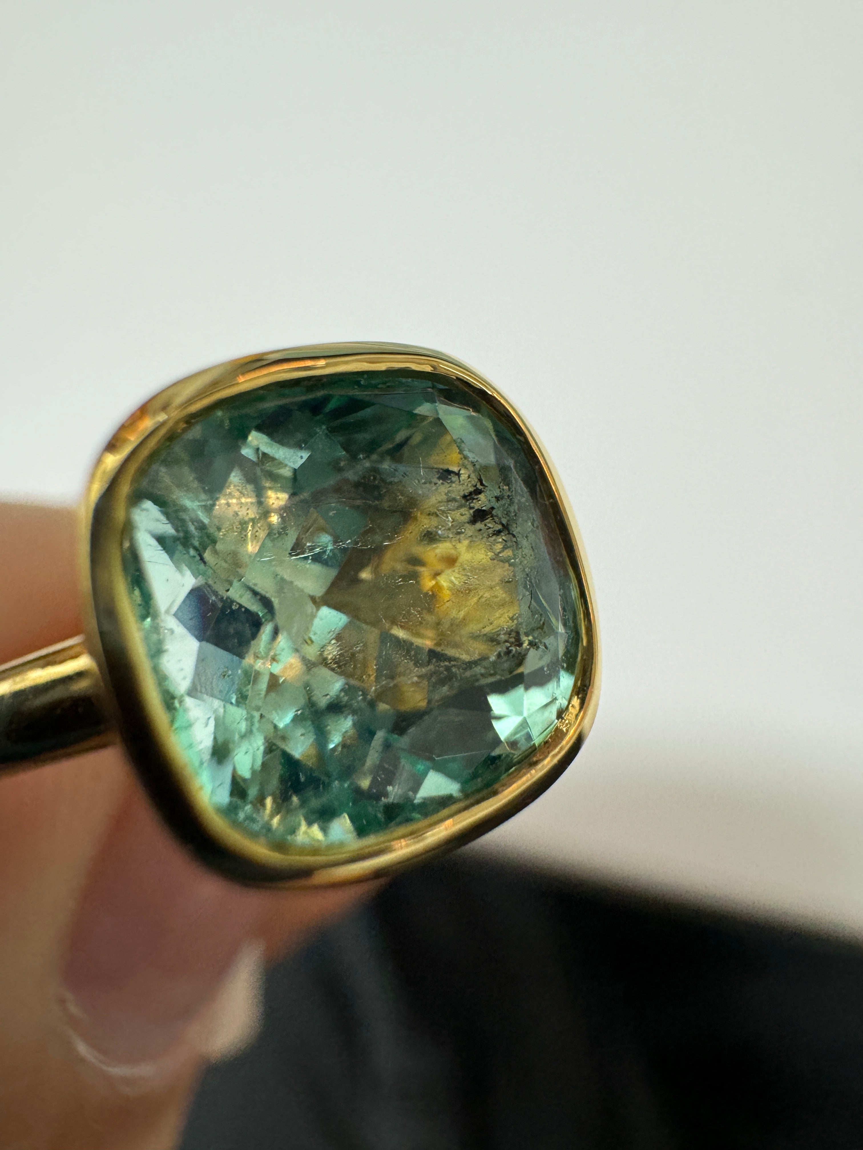 2.88ct 18K Gold Bezel Set Cushion Cut Emerald Ring Mint Green Gemstone