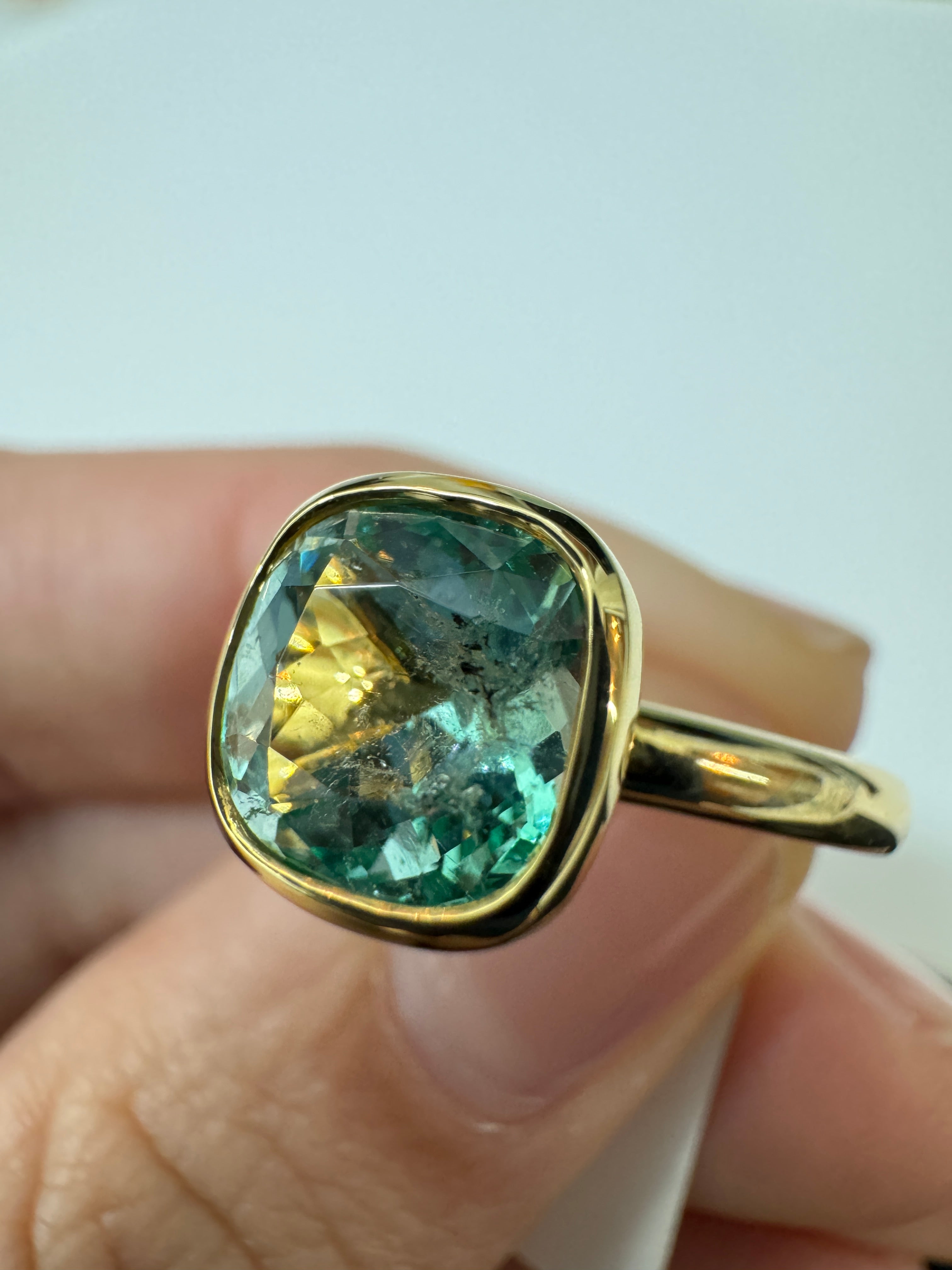 2.88ct 18K Gold Bezel Set Cushion Cut Emerald Ring Mint Green Gemstone