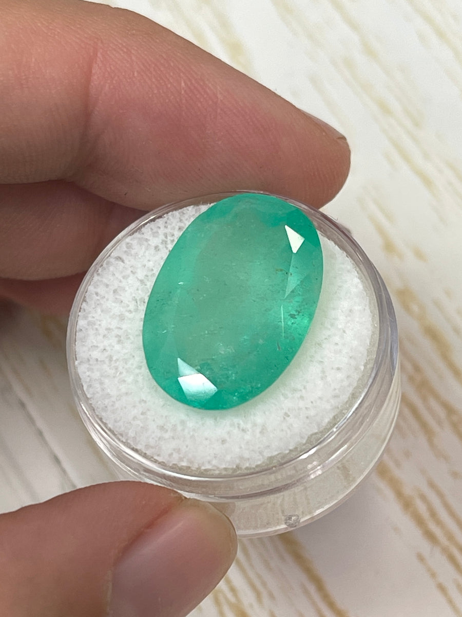 Exquisite 15.65 Carat Colombian Emerald - Earth-Toned Oval Gem