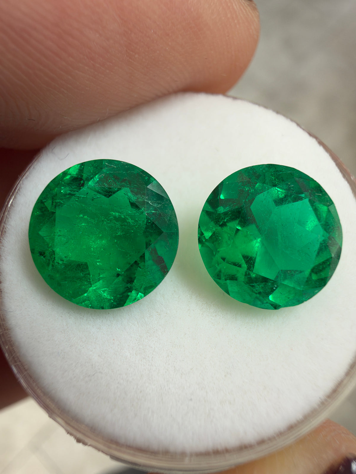 4.69tcw 9x9 AAA+ RARE Matching Vivid Green Natural Round Loose Colombian Emeralds