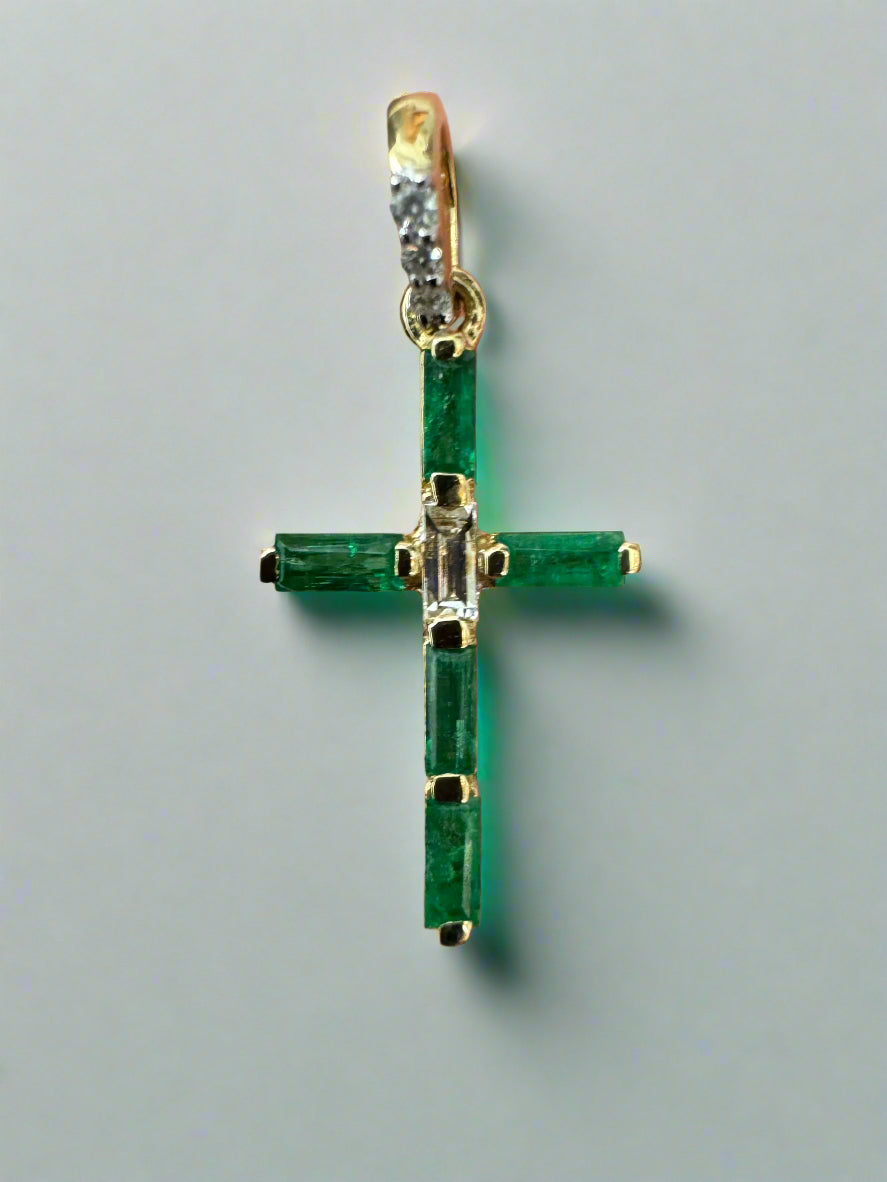 Emerald Cross Pendant with Baguette Diamond & Round Diamonds in 14K Gold – Religious Fine Jewelry