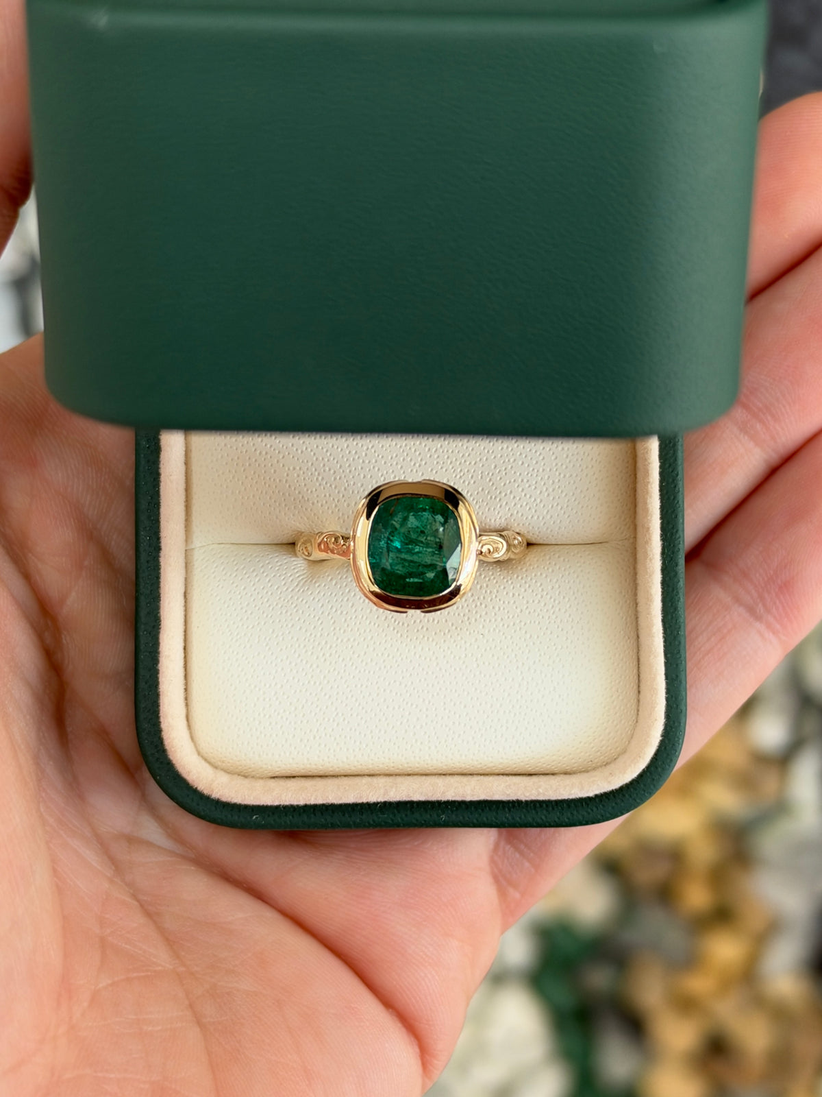 2.80ct 14K Rich Dark Green Cushion Cut Emerald Solitaire Floral Etching Gold Ring