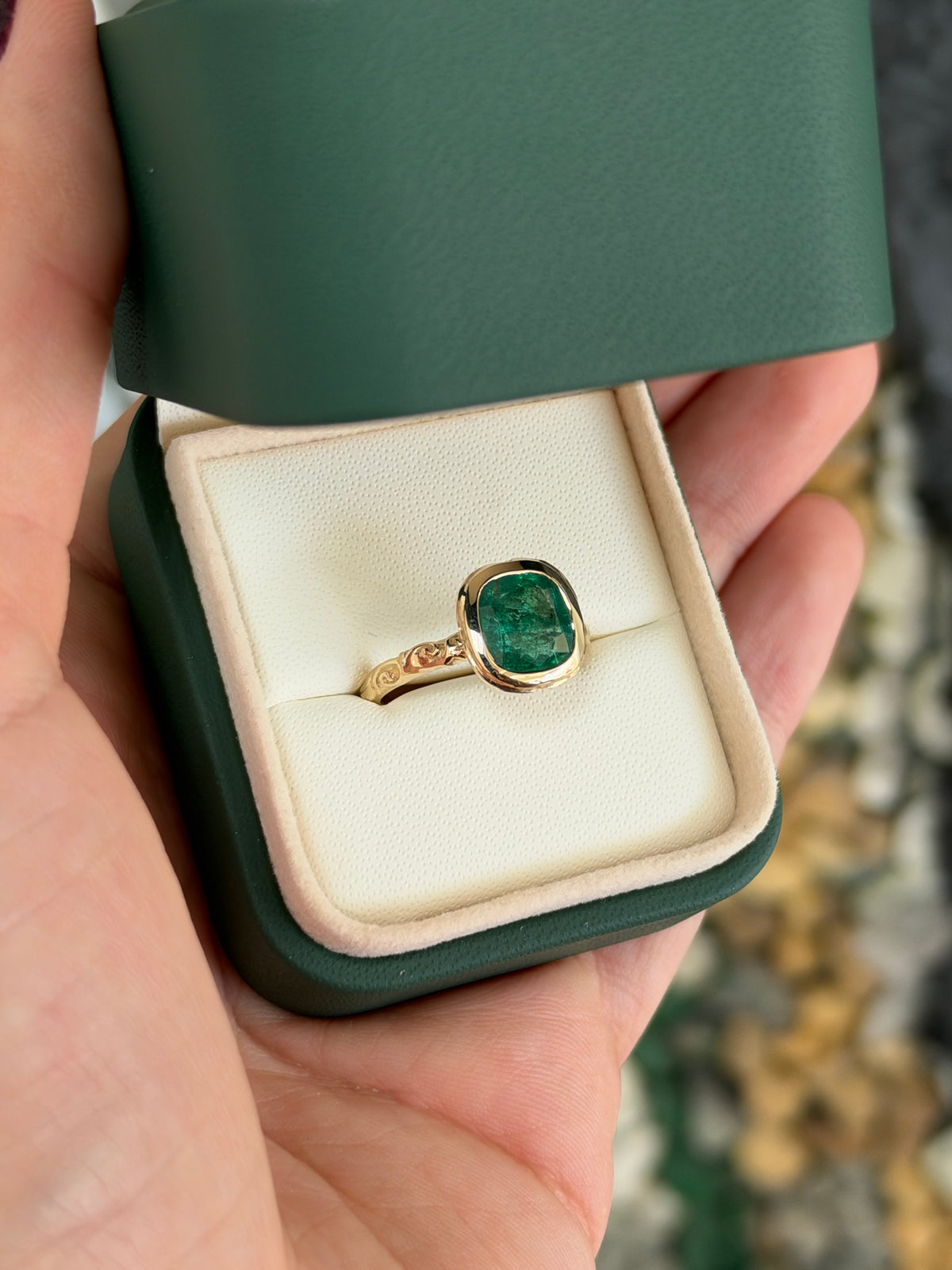 2.80ct 14K Rich Dark Green Cushion Cut Emerald Solitaire Floral Etching Gold Ring
