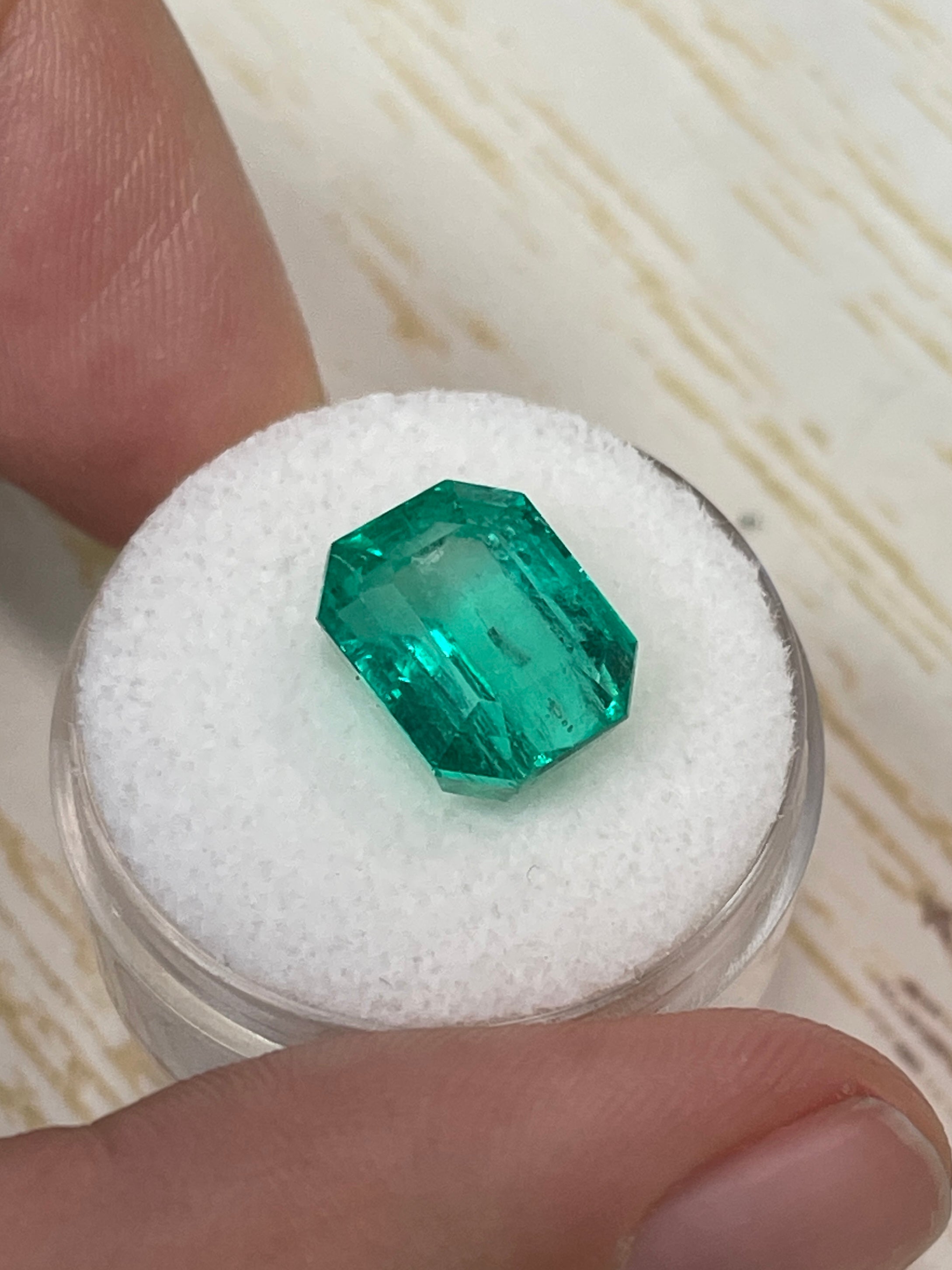 Lustrous Bluish Green Loose Colombian Emerald - 7.06 Carat, Emerald Shape