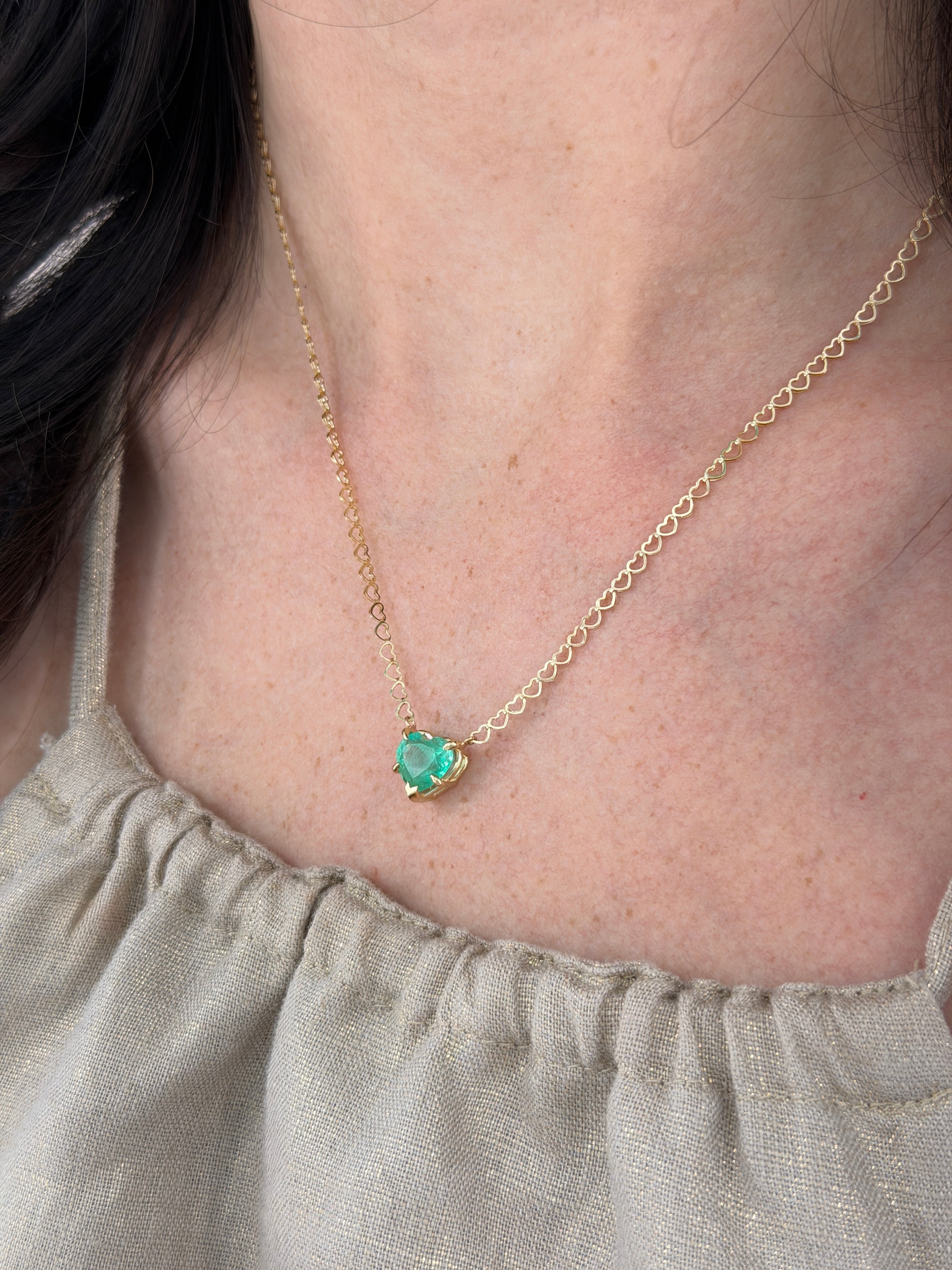 Natural Colombian emerald heart solitaire necklace with 2.70 carats in a 14K setting, featuring a stunning green emerald pendant.