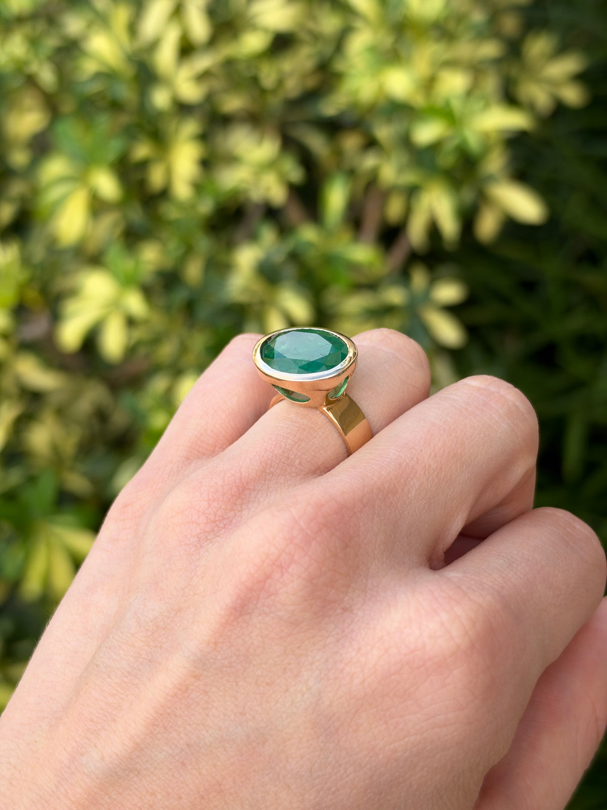 12.61ct 18K East to West Oval Emerald Bezel 5.7mm Wide Band Ring