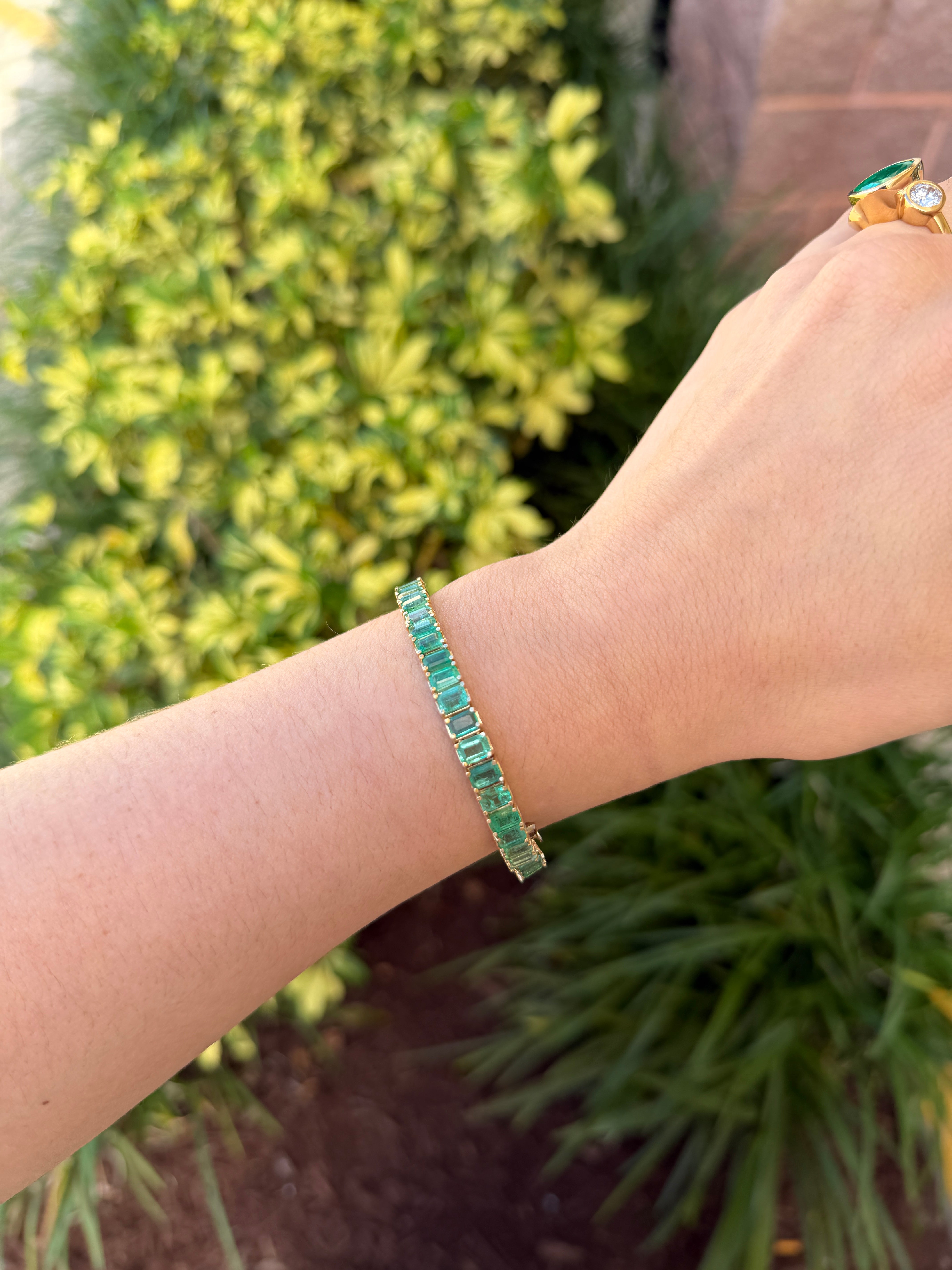 17.20tcw Natural Emerald Cut Emerald Tennis Bracelet- 7 Inches - JR Colombian Emeralds