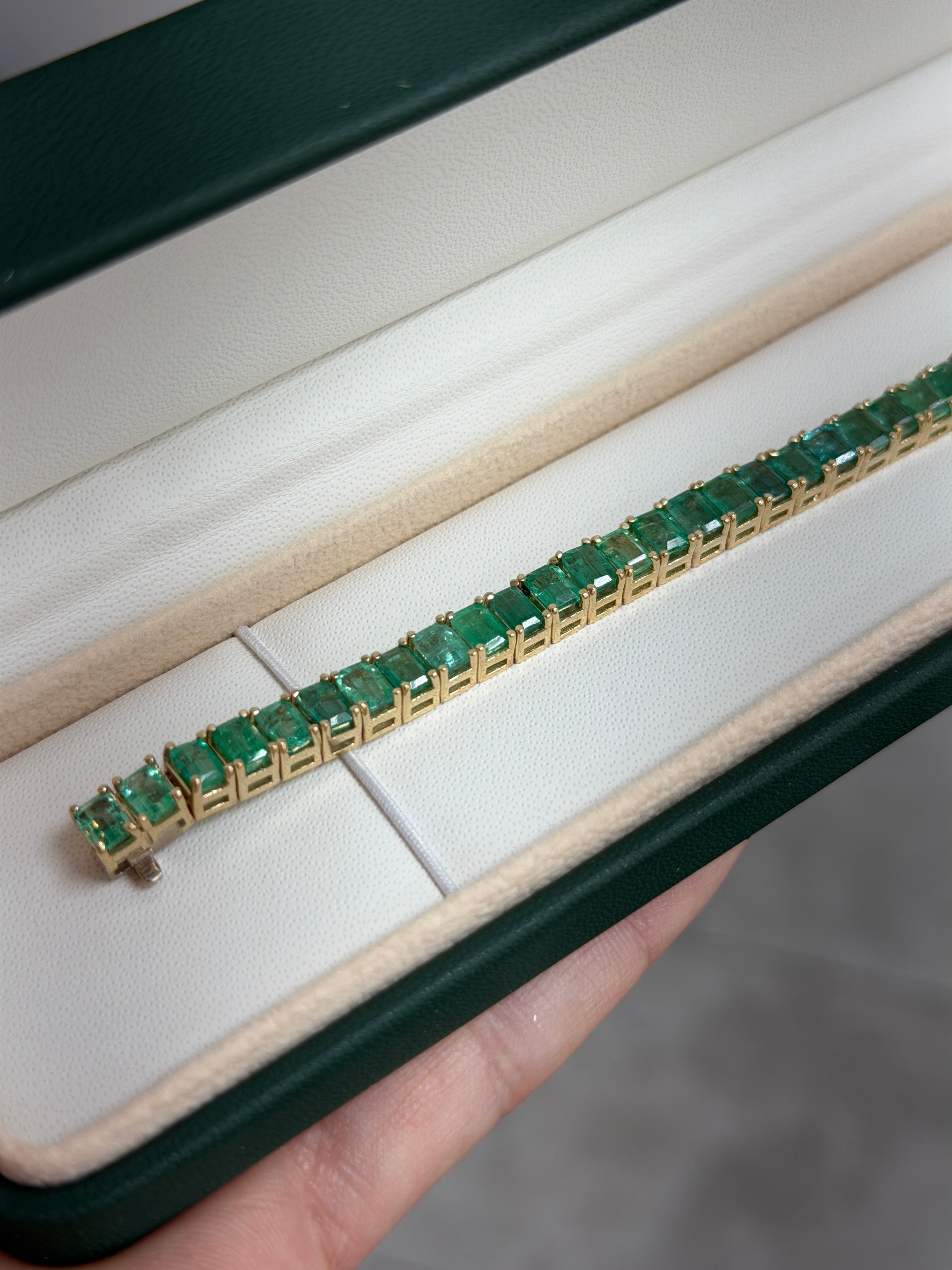 17.20tcw Natural Emerald Cut Emerald Tennis Bracelet- 7 Inches - JR Colombian Emeralds