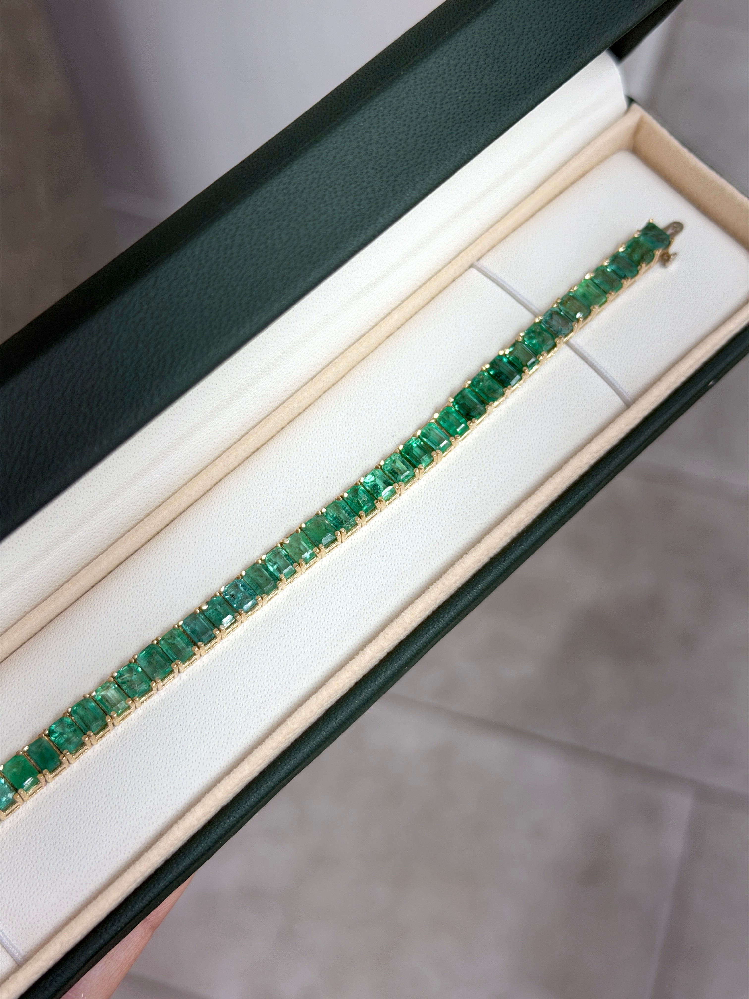 17.20tcw Natural Emerald Cut Emerald Tennis Bracelet- 7 Inches - JR Colombian Emeralds