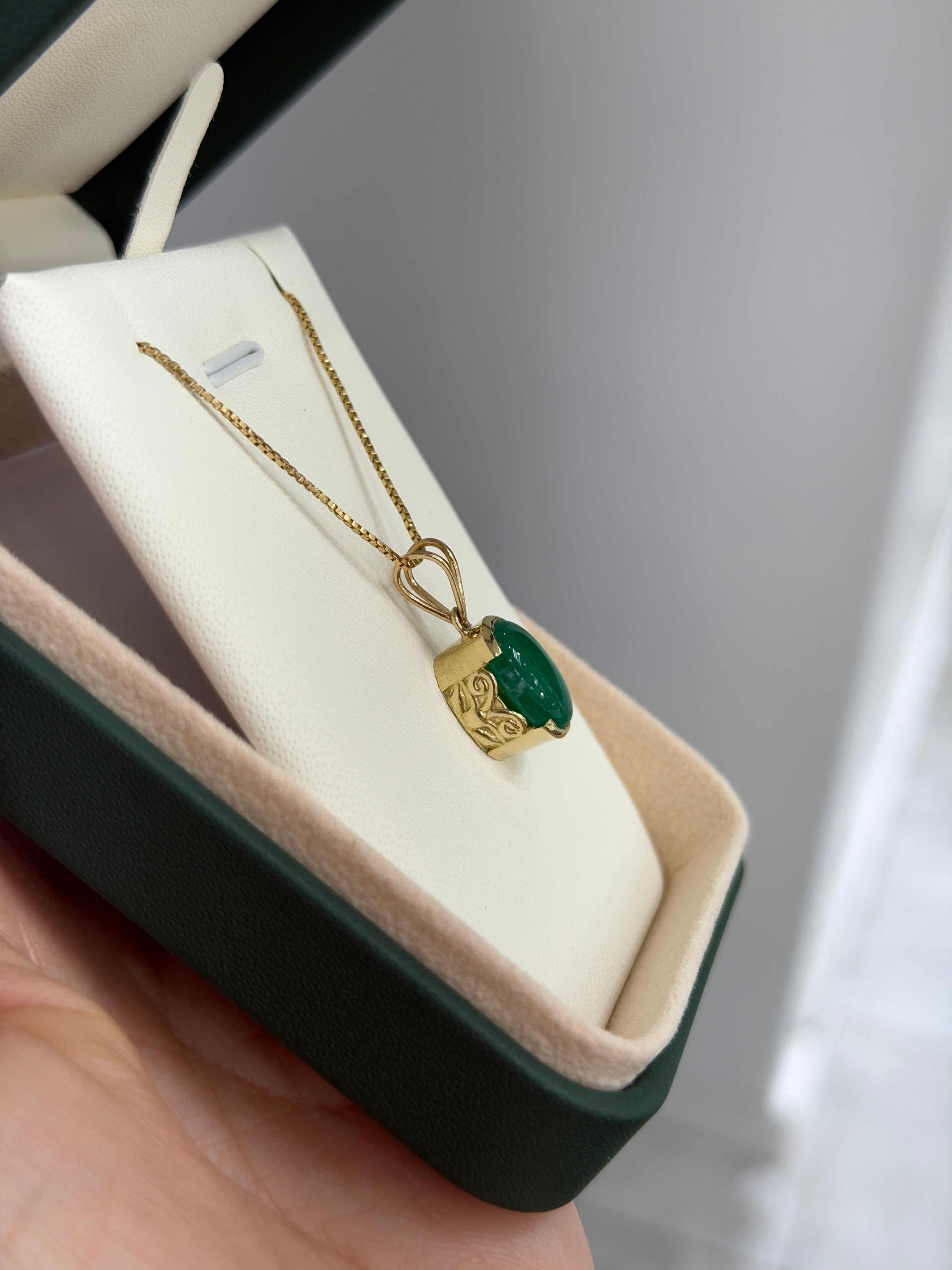 3.67 Carat Oval Colombian Emerald Cabochon Cut 14K Necklace