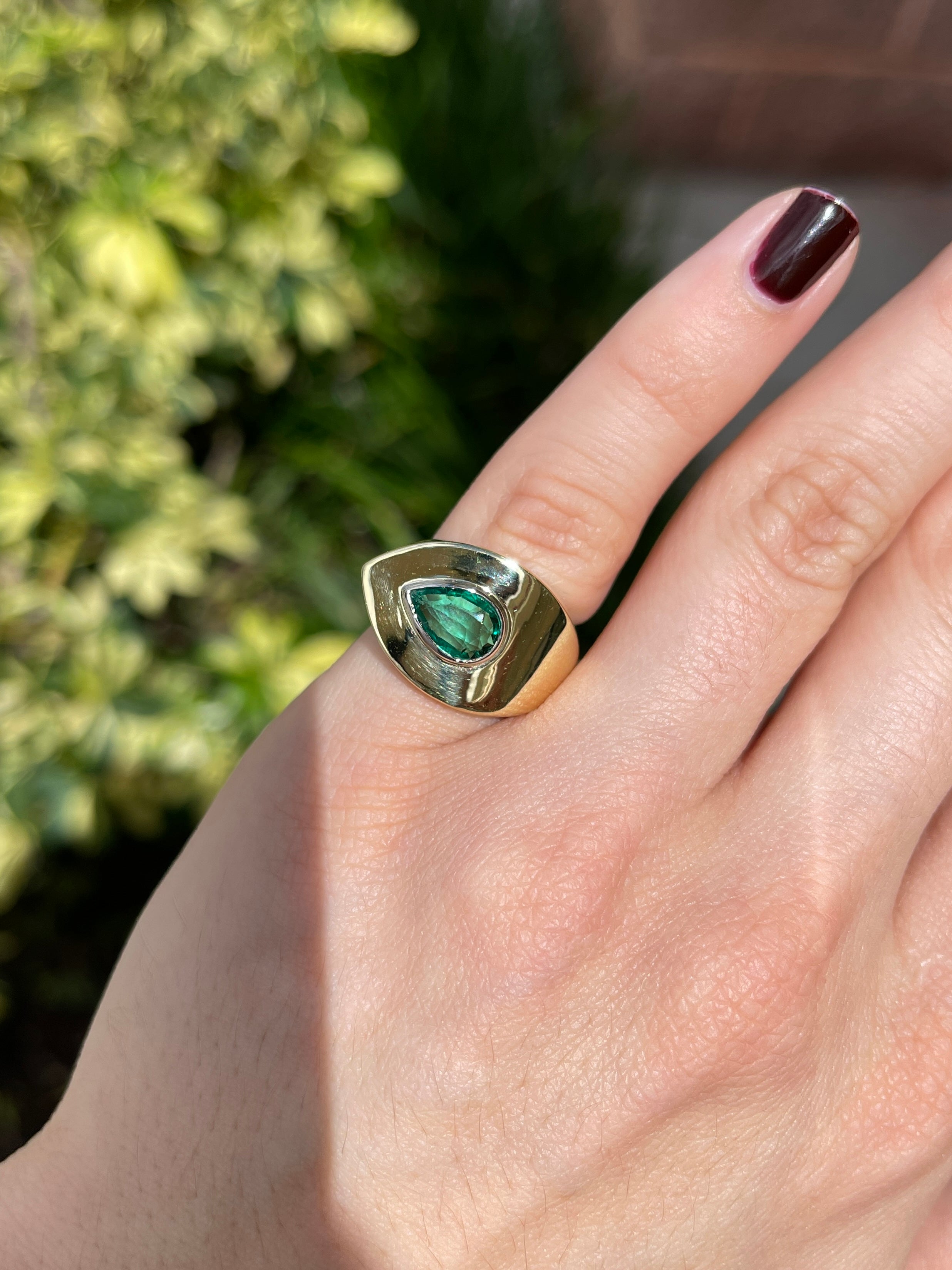 1.07cts XL East to West Pear Emerald Bezel Gypsy Ring 18K Two-Toned - JR Colombian Emeralds