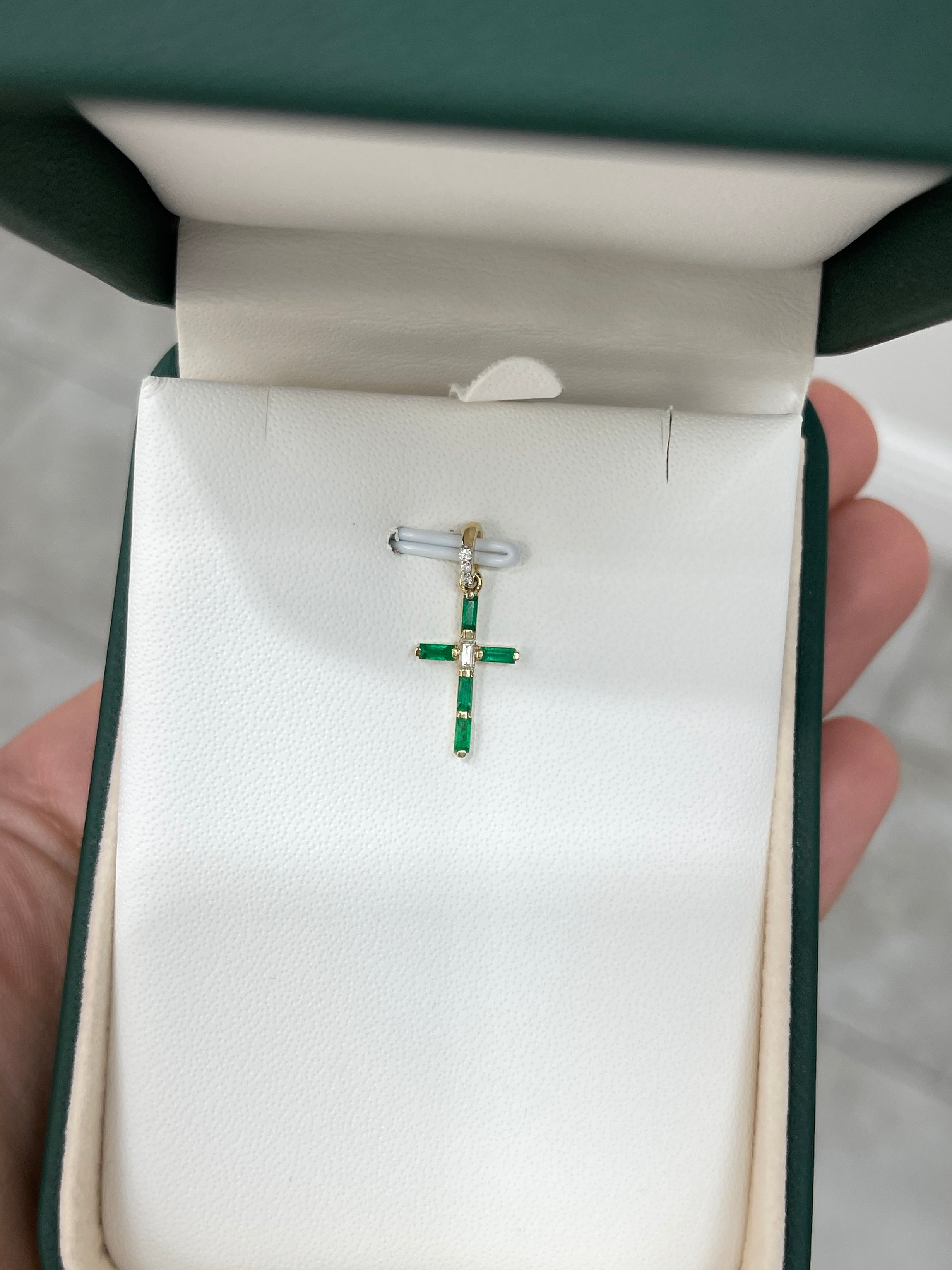 Emerald Cross Pendant with Baguette Diamond & Round Diamonds in 14K Gold – Religious Fine Jewelry