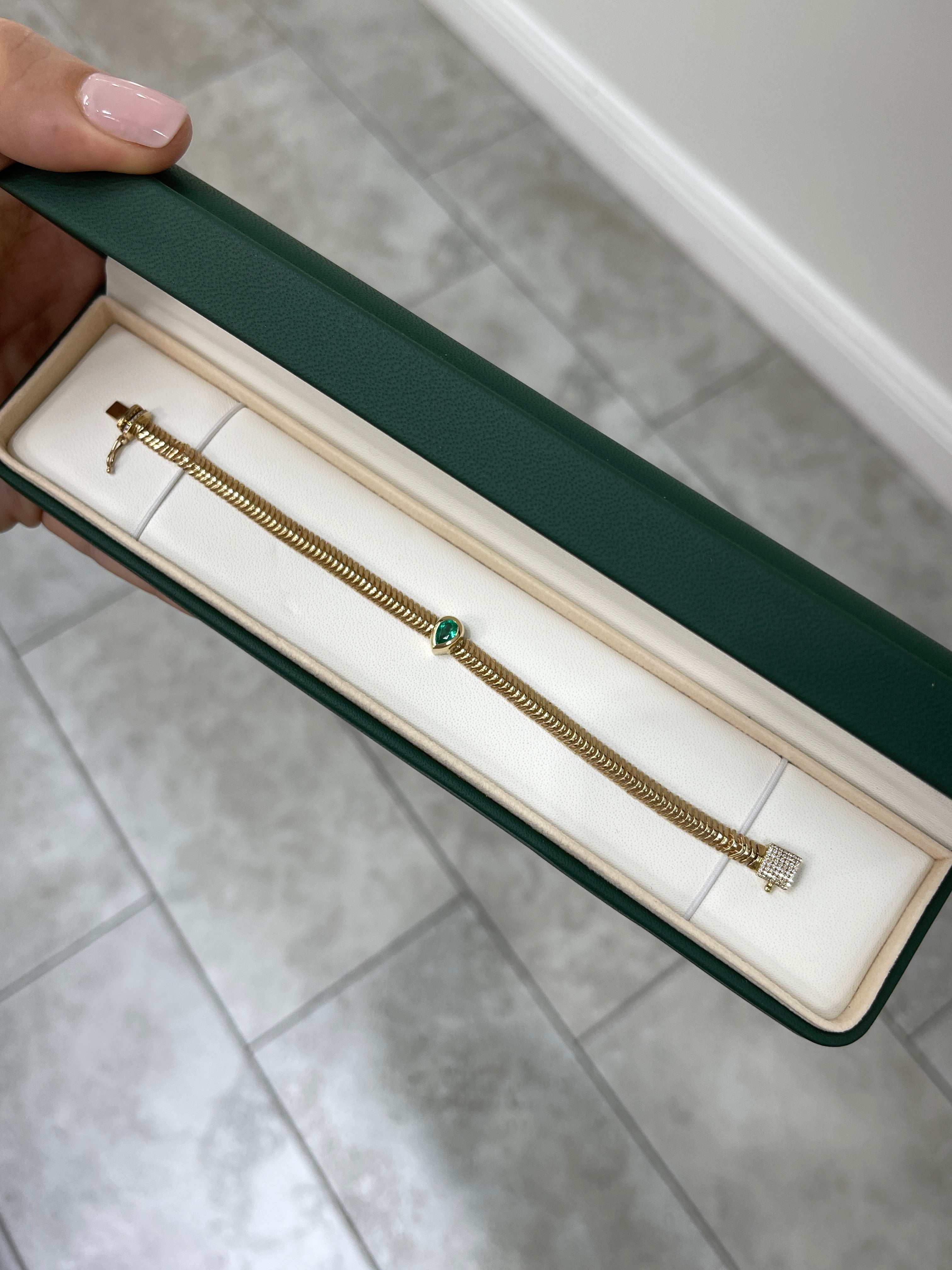 Teardrop Emerald and Diamond Snake Chain Bracelet in 14K Gold – Elegant Fine Jewelry, 6.5 Inches - JR Colombian Emeralds