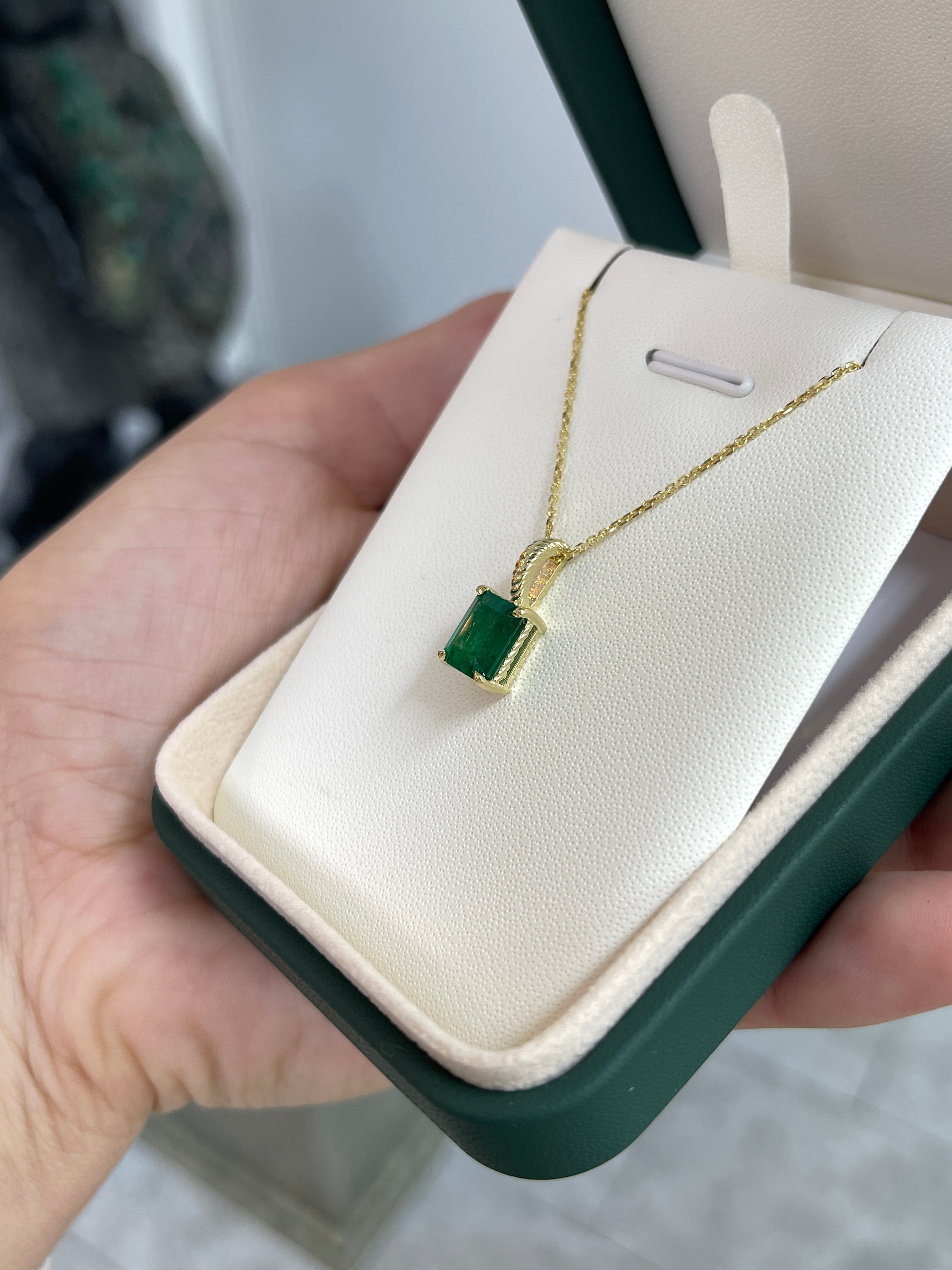 2.32ct 14K AAA+ Solitaire Emerald Rope Scroll Necklace