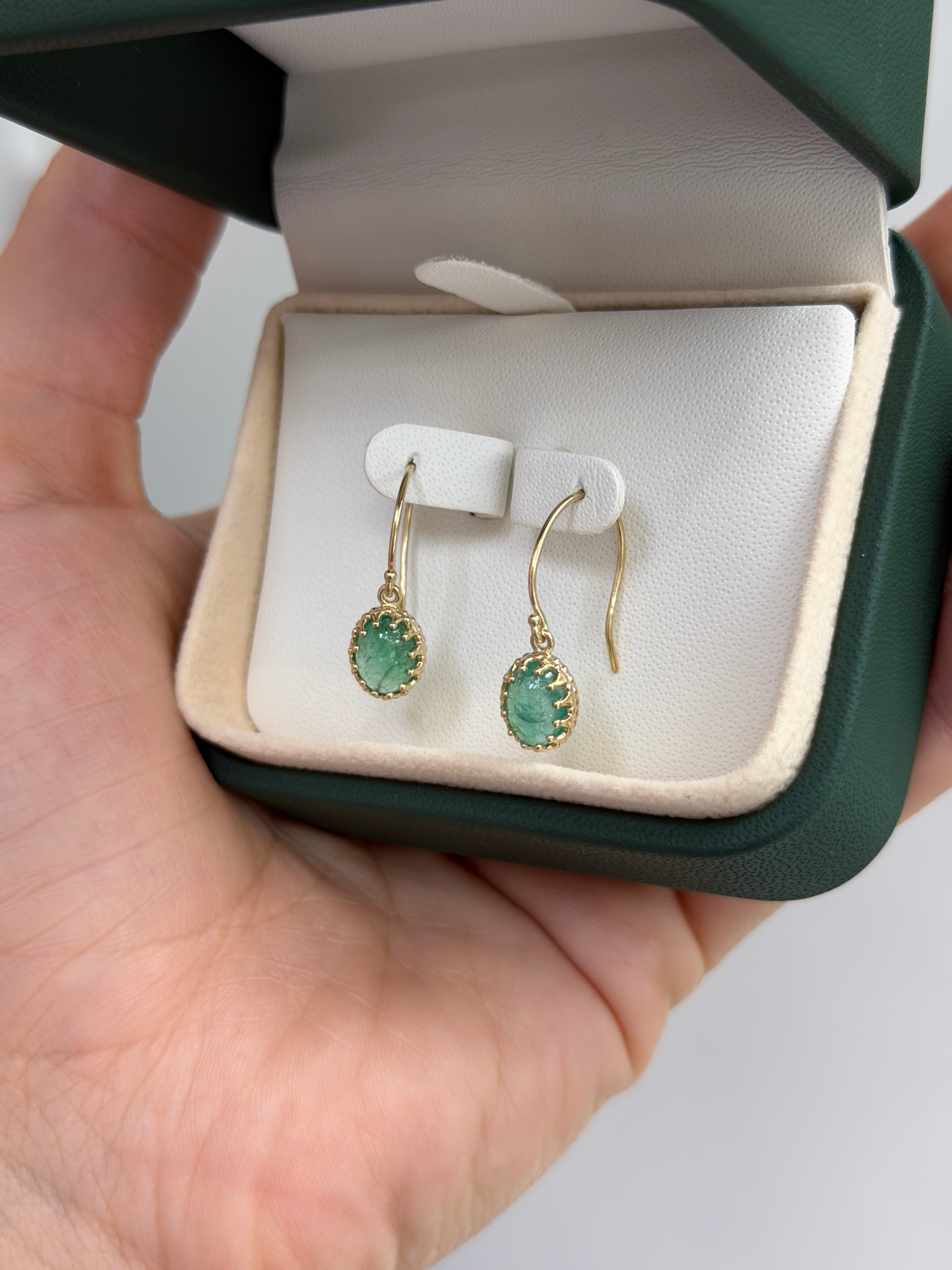 Boucles d'oreilles en fil métallique à griffes multiples avec cabochon ovale de 2,92 carats, or 14 carats