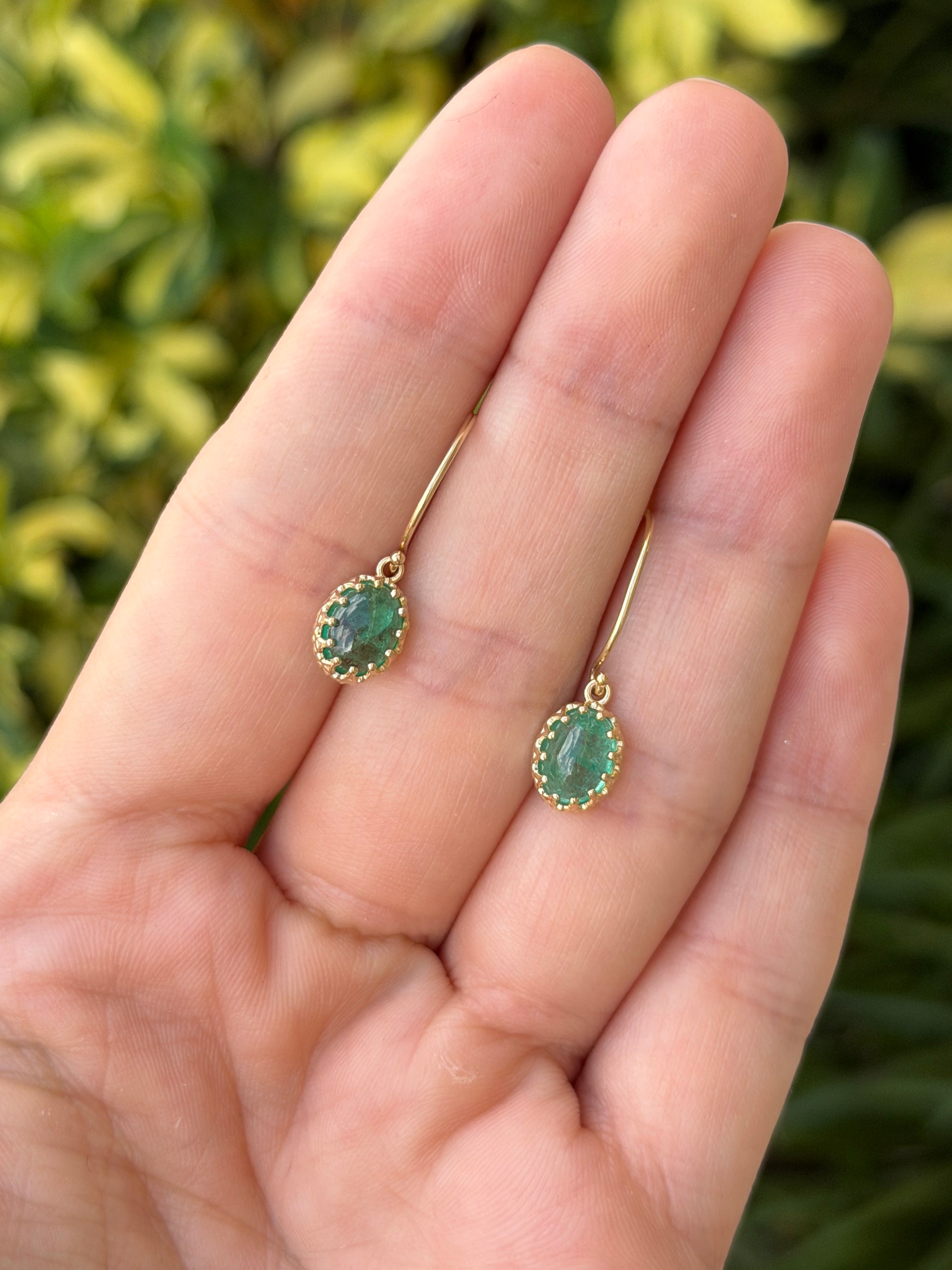 Boucles d'oreilles en fil métallique à griffes multiples avec cabochon ovale de 2,92 carats, or 14 carats