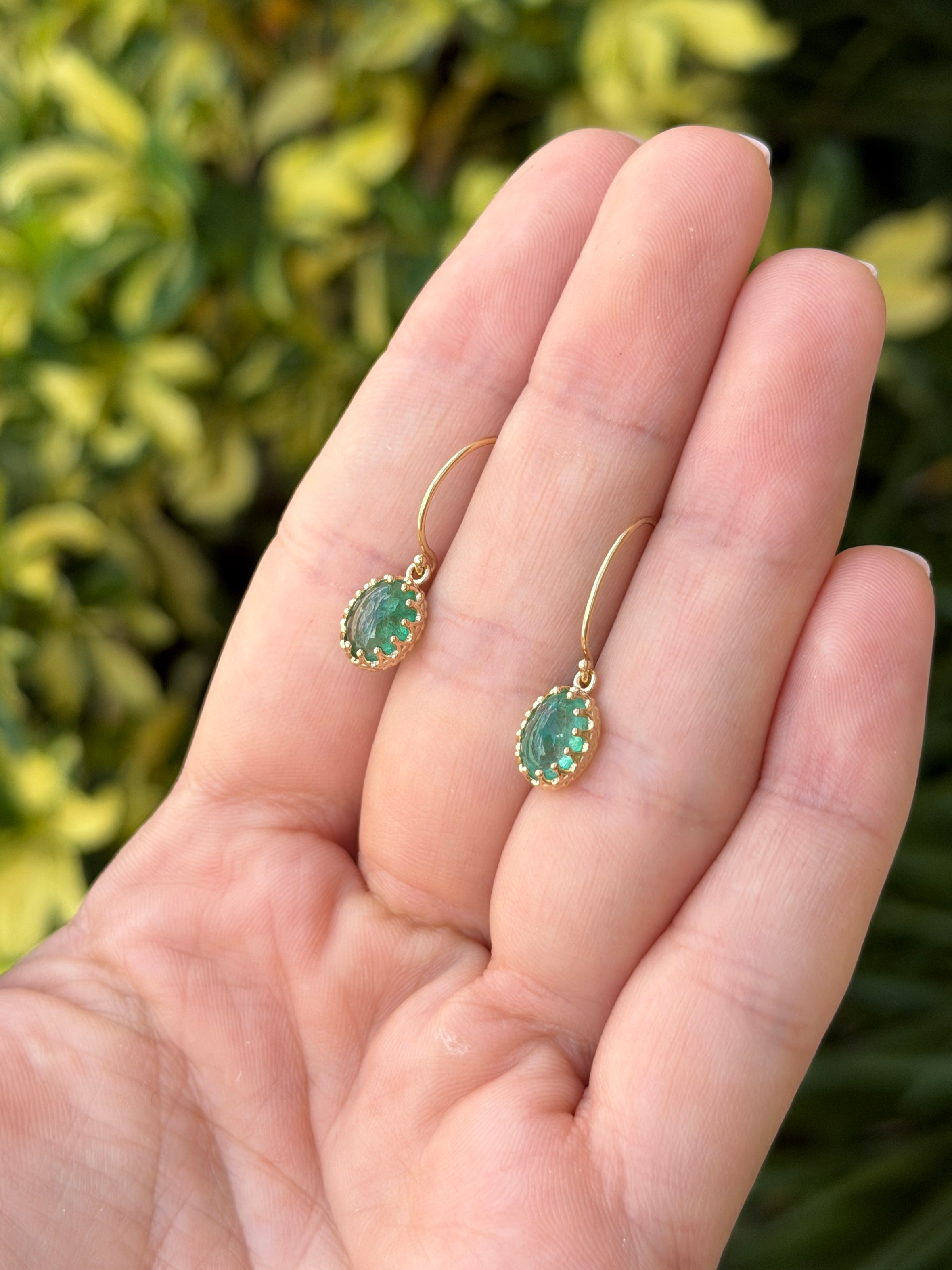 Boucles d'oreilles en fil métallique à griffes multiples avec cabochon ovale de 2,92 carats, or 14 carats