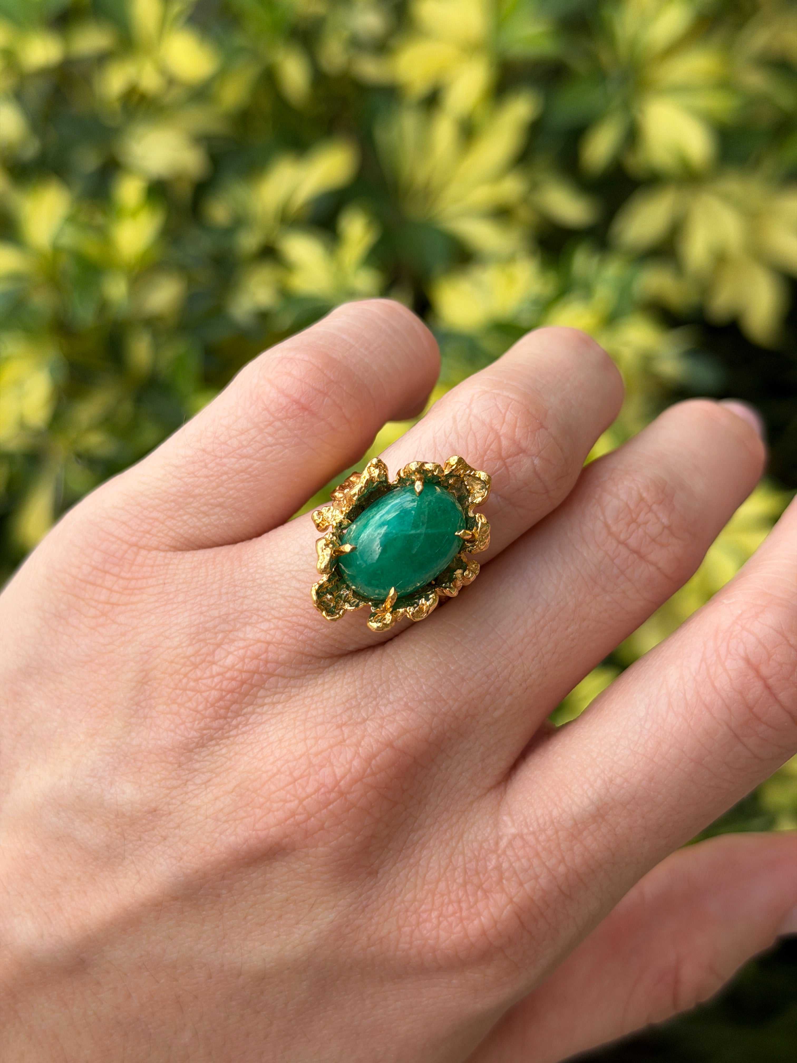 12.87ct 18K yellow gold ring with natural oval cabochon emerald solitaire nugget setting