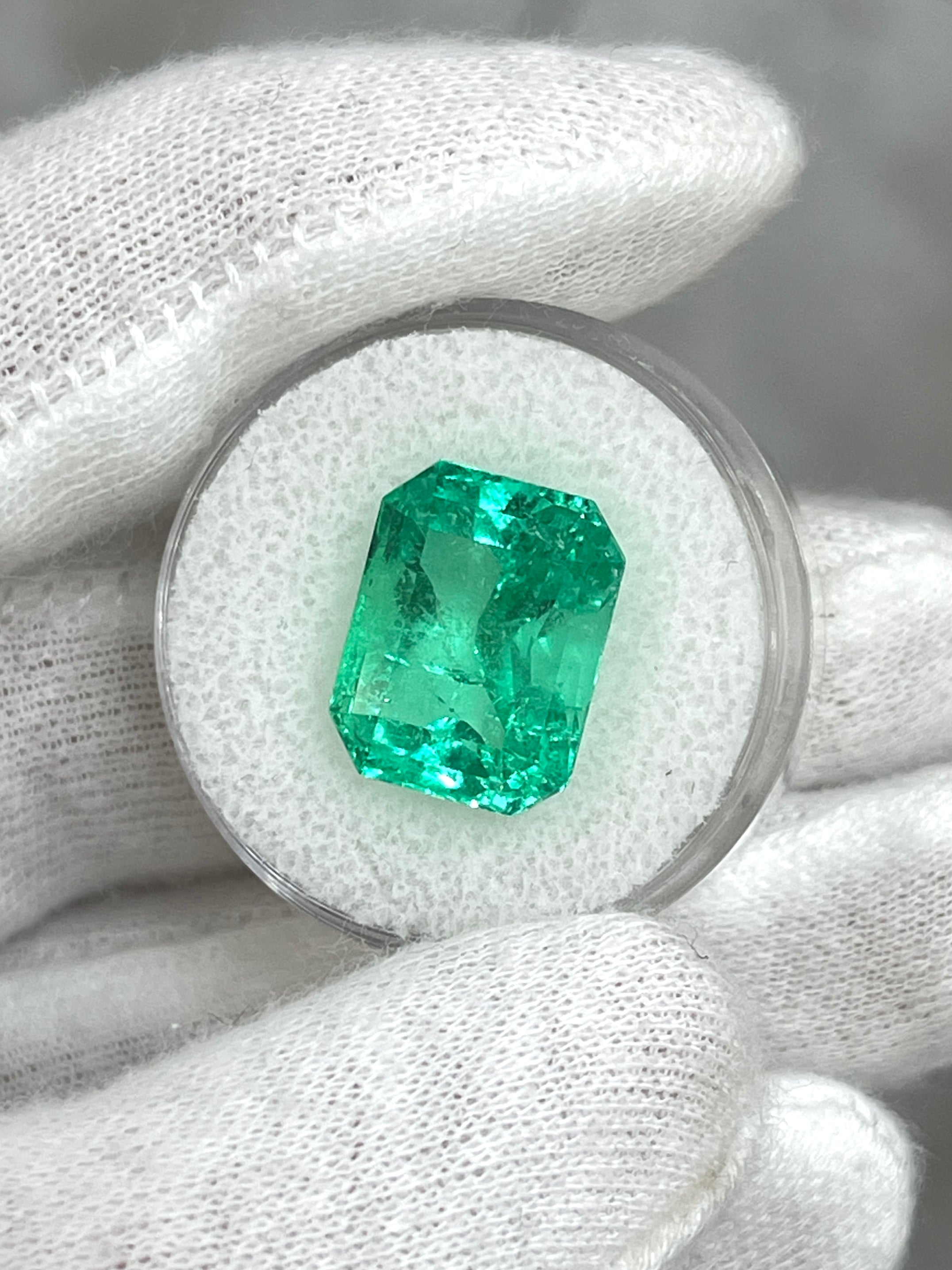 9.51 Carat 14x11 Vivacious Green Emerald Cut Loose Authentic Colombian emerald-Emerald Cut