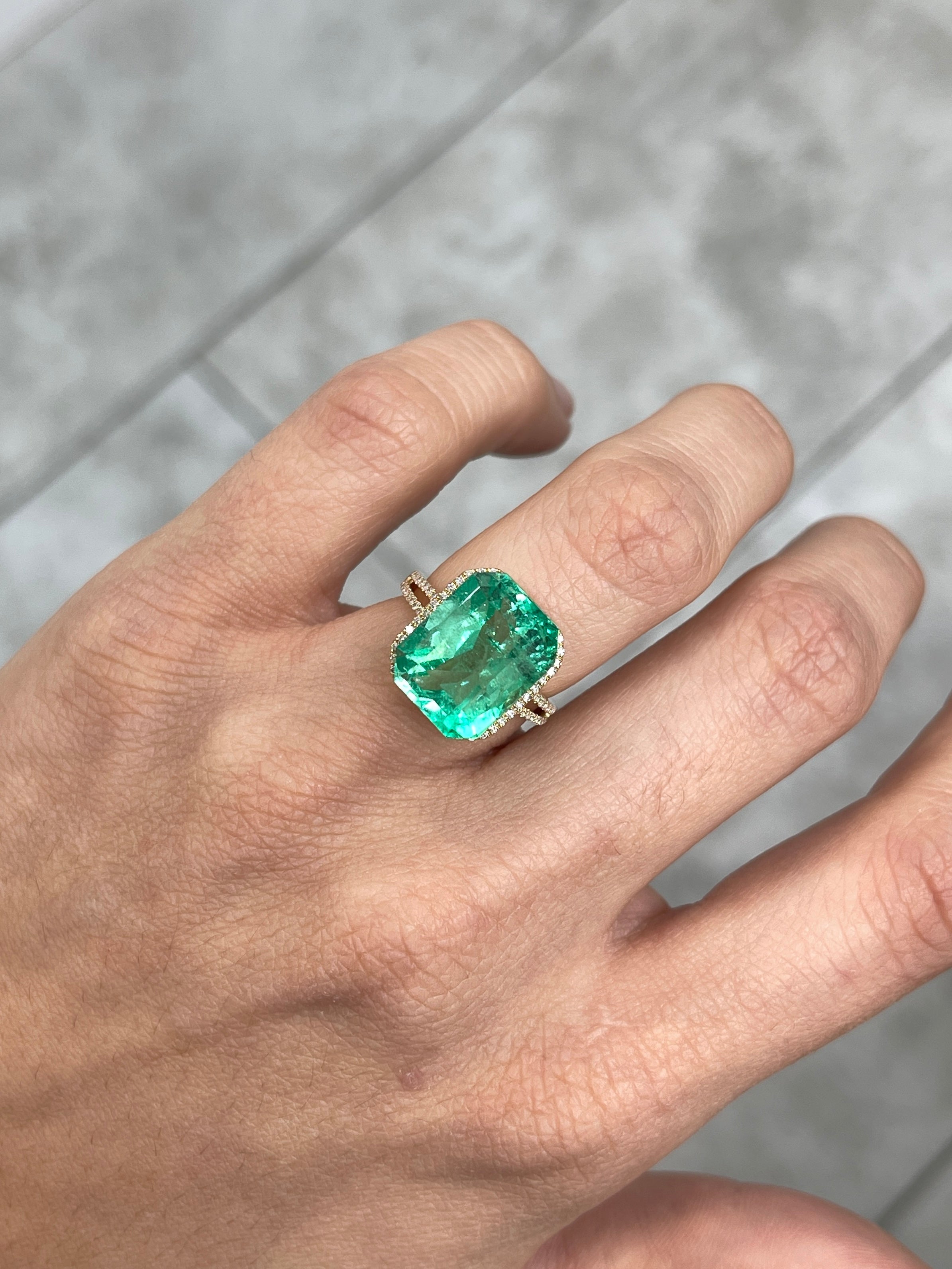9.51 Carat 14x11 Vivacious Green Emerald Cut Loose Authentic Colombian emerald-Emerald Cut