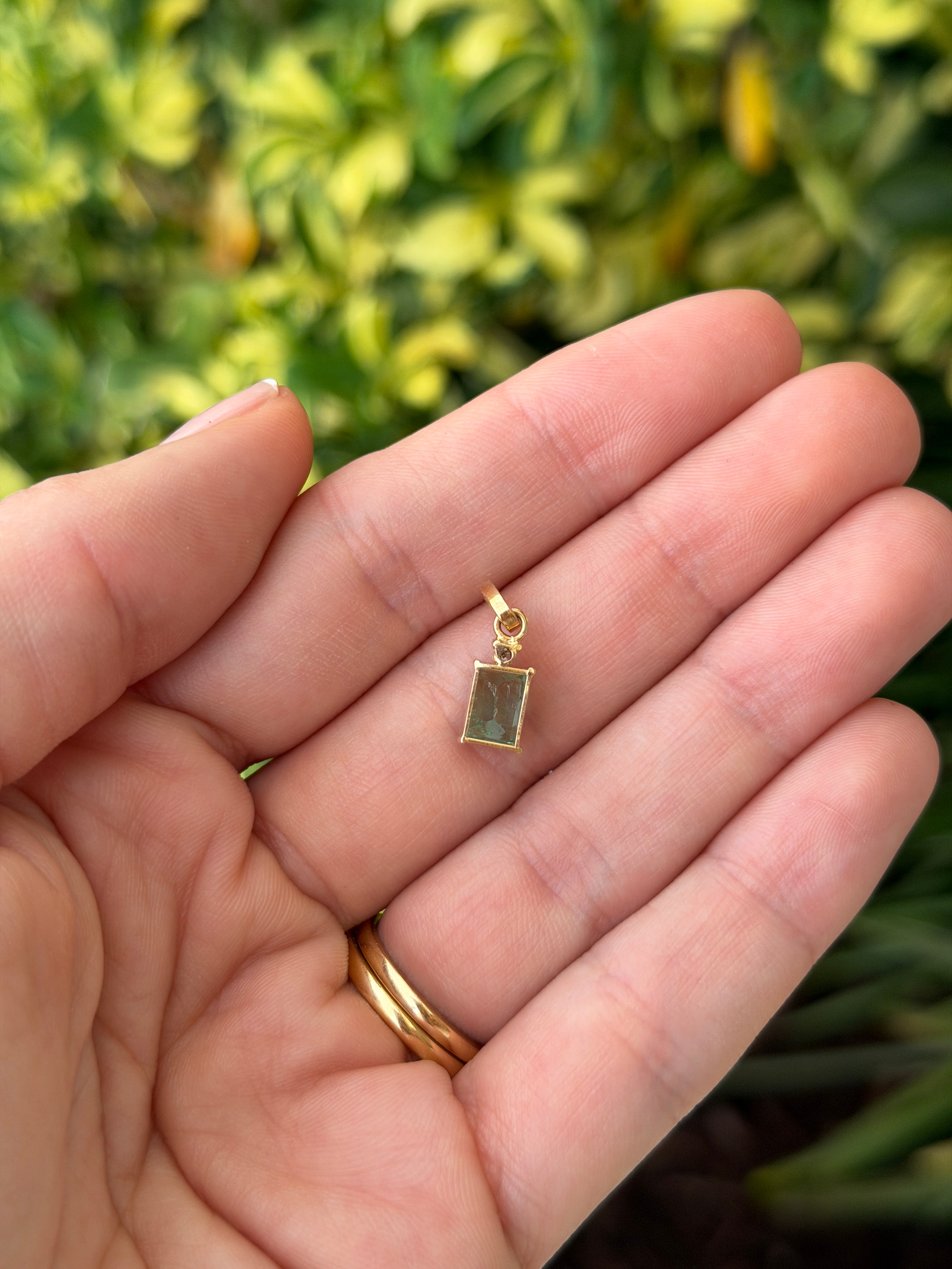 1.08tcw 18K Colombian Emerald & Diamond Necklace