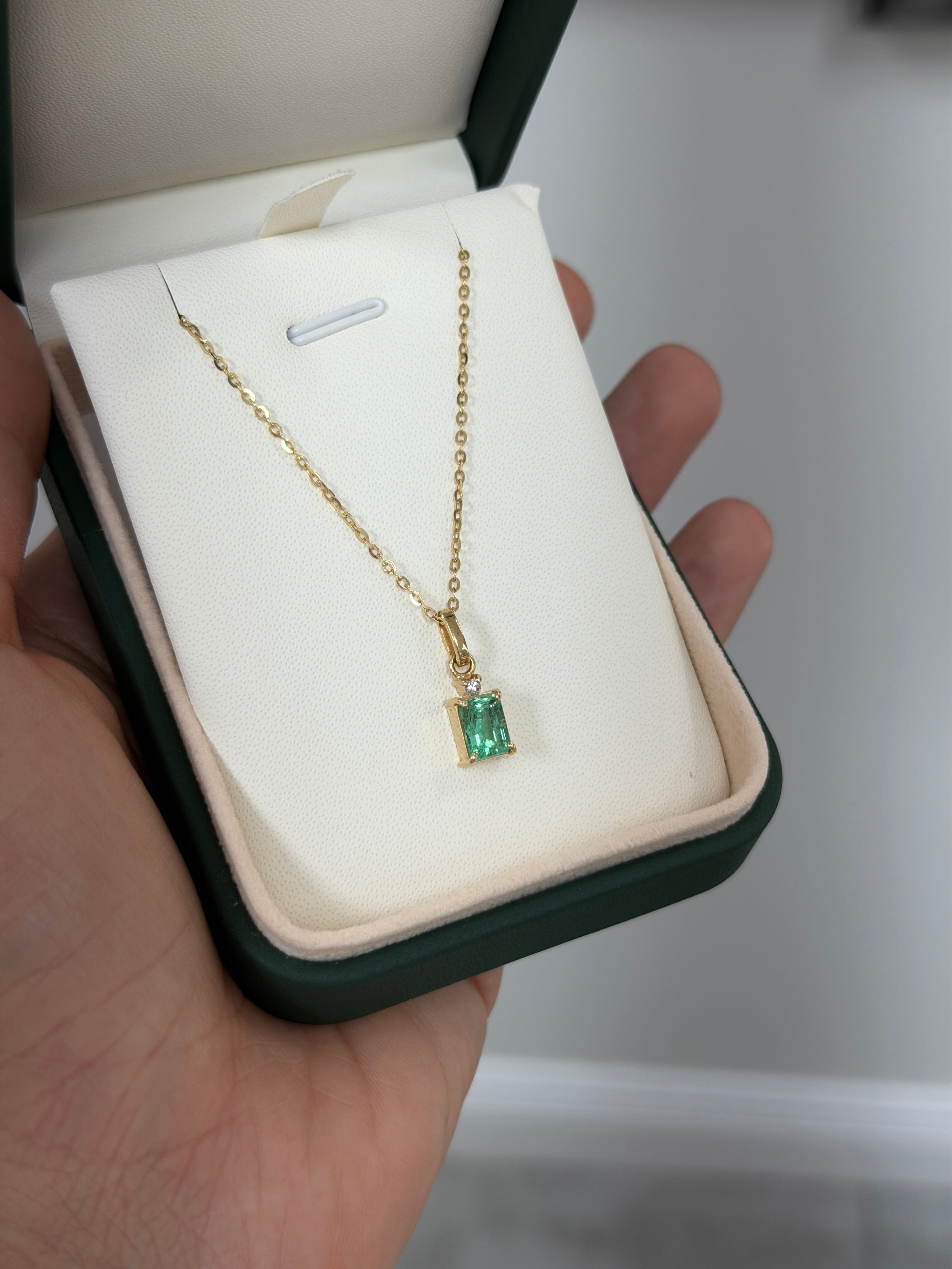 1.08tcw 18K Colombian Emerald & Diamond Necklace