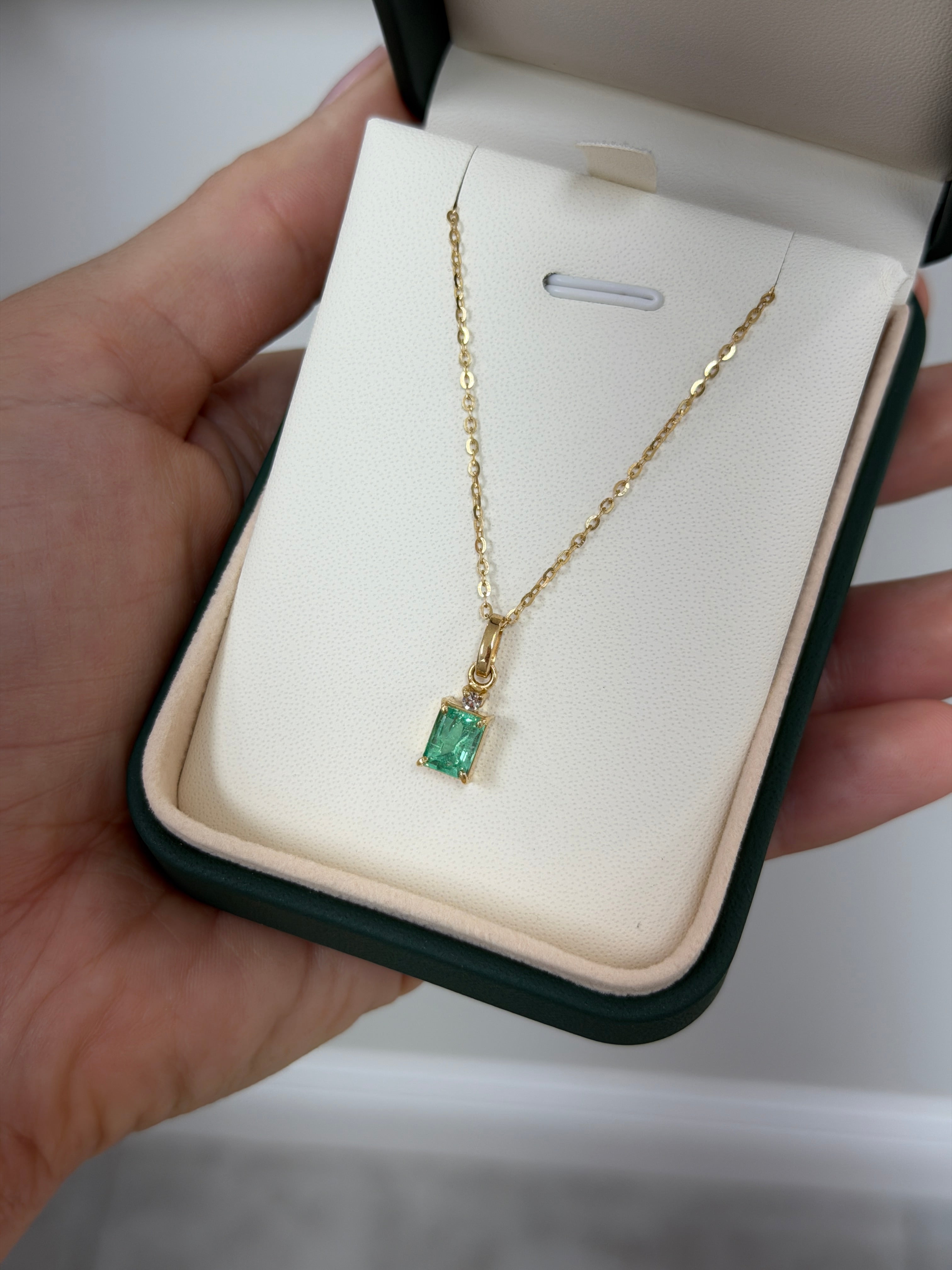 1.08tcw 18K Colombian Emerald & Diamond Necklace