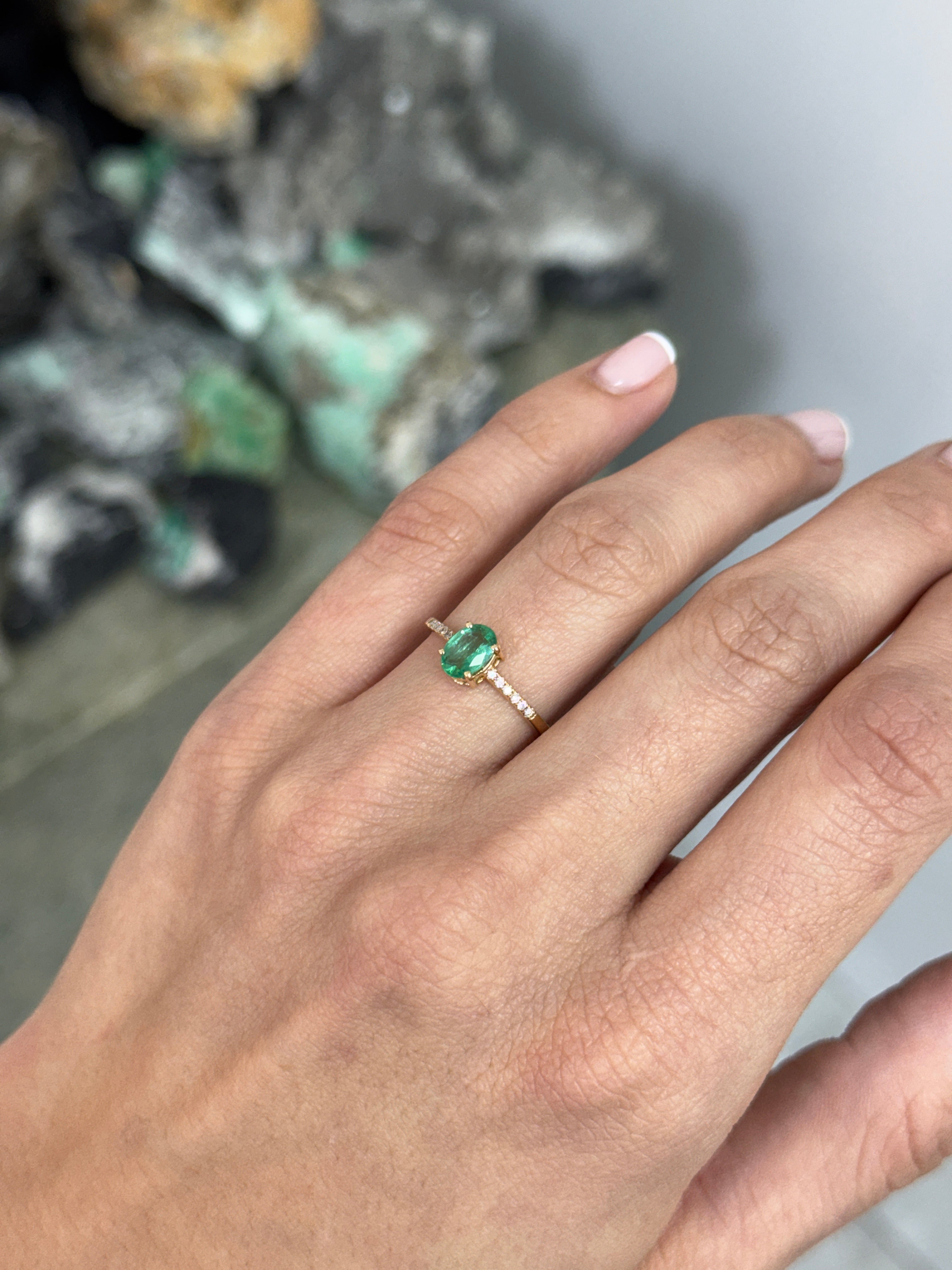 0.91tcw 14K Natural Oval Emerald & Diamond Solitarie with Accents Ring
