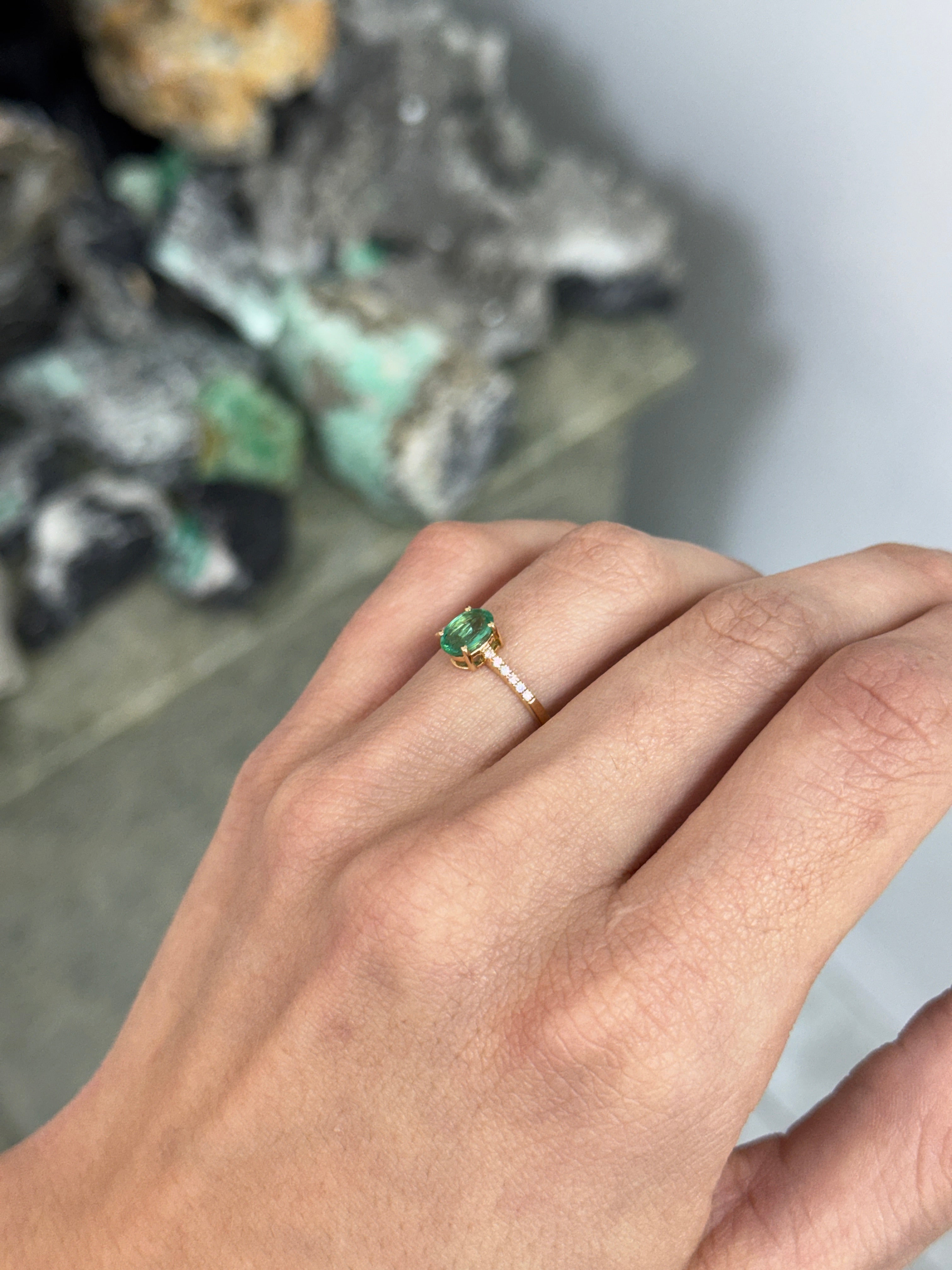 0.91tcw 14K Natural Oval Emerald & Diamond Solitarie with Accents Ring