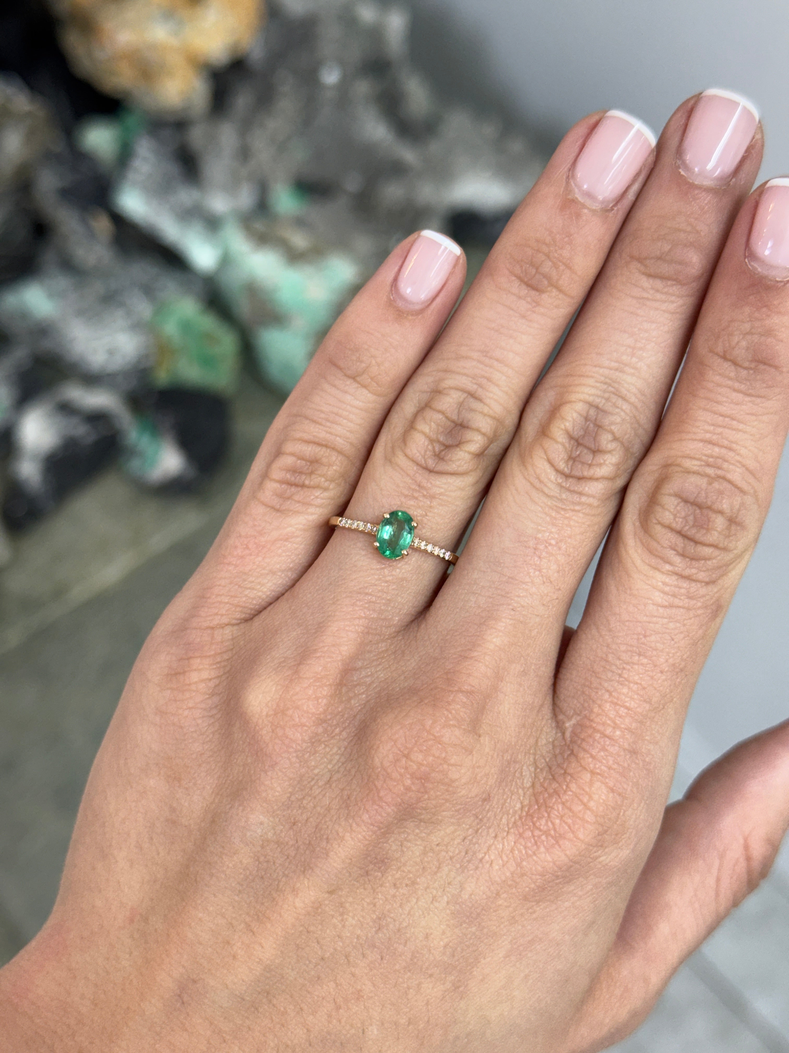 0.91tcw 14K Natural Oval Emerald & Diamond Solitarie with Accents Ring