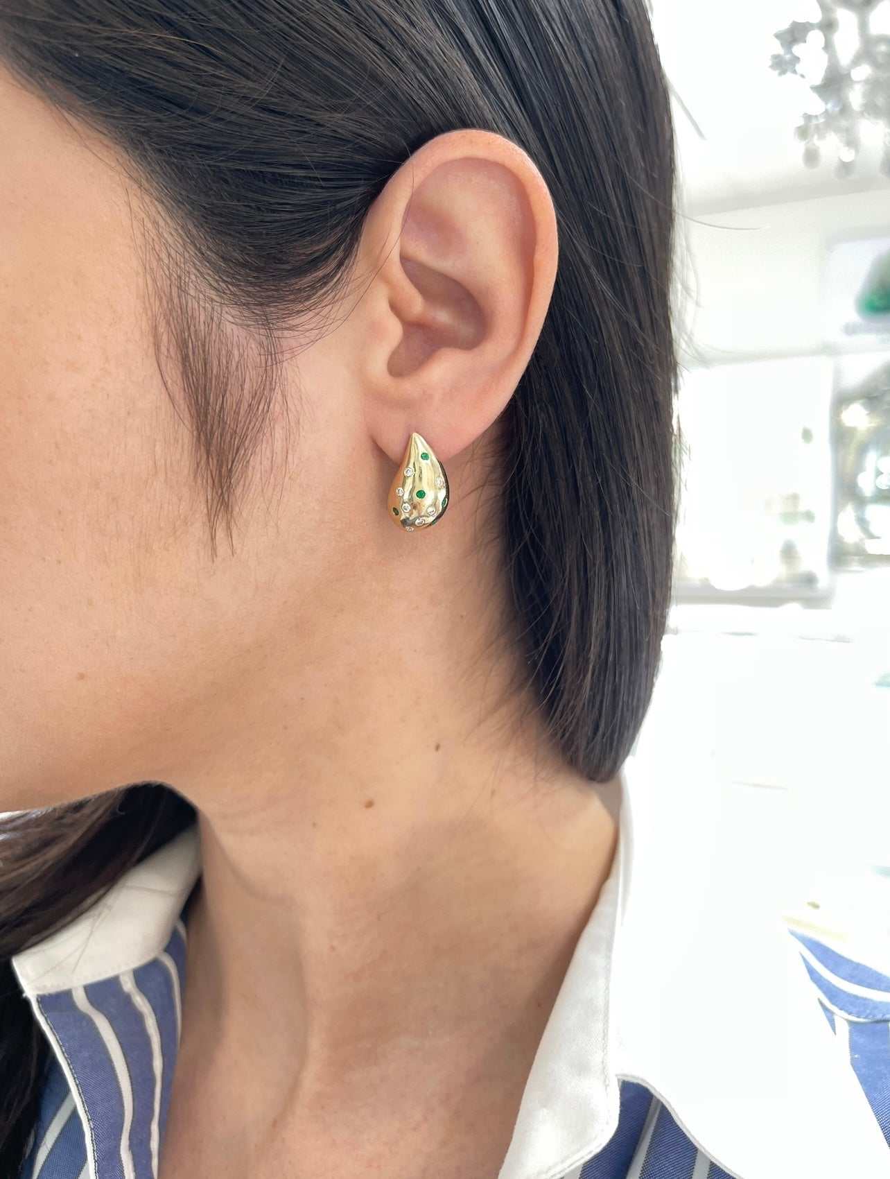 0.53カラット エメラルド&ダイヤモンド ウォータードロップ型イヤリング 14K - JR コロンビア産エメラルド