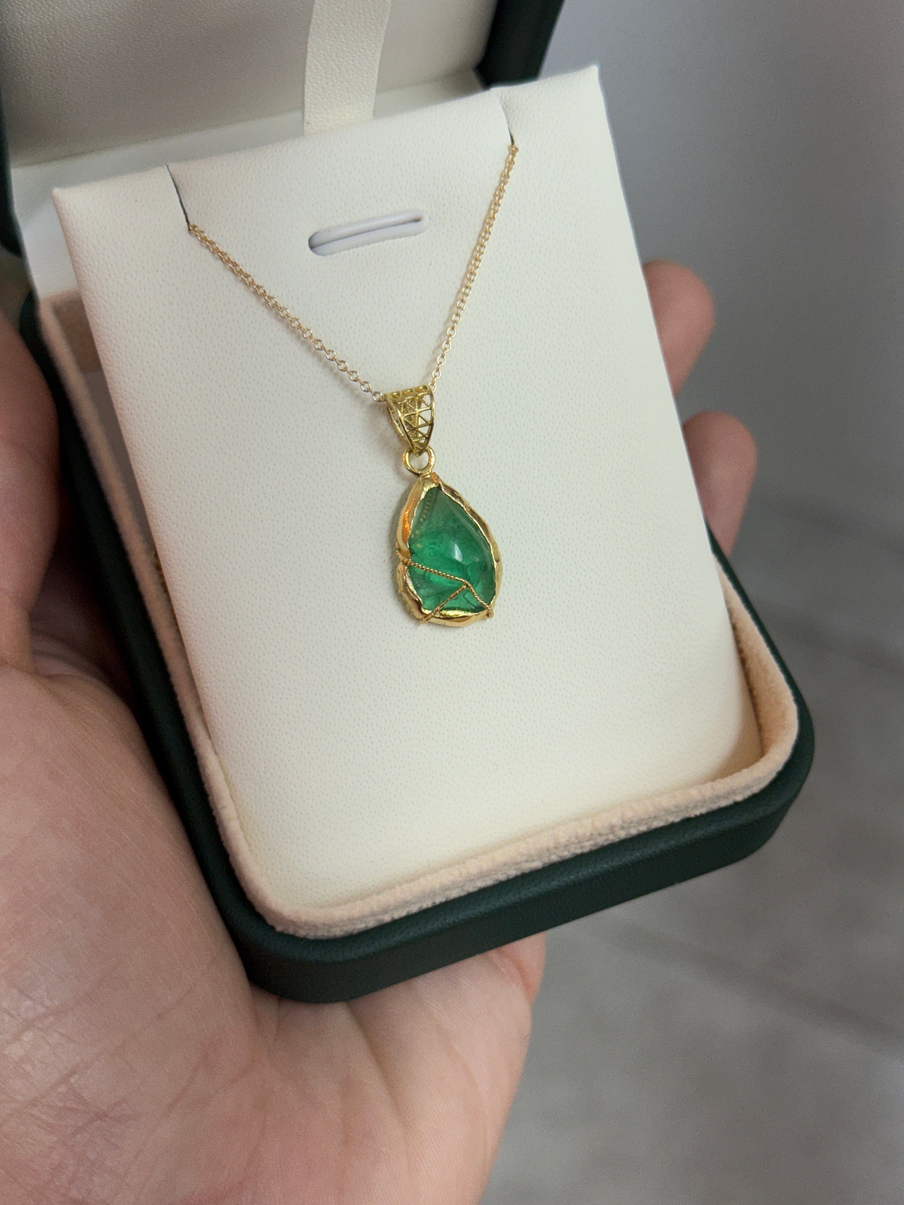 3.70 Carat Vintage Carved Emerald Ammonite Fossil Necklace 18K