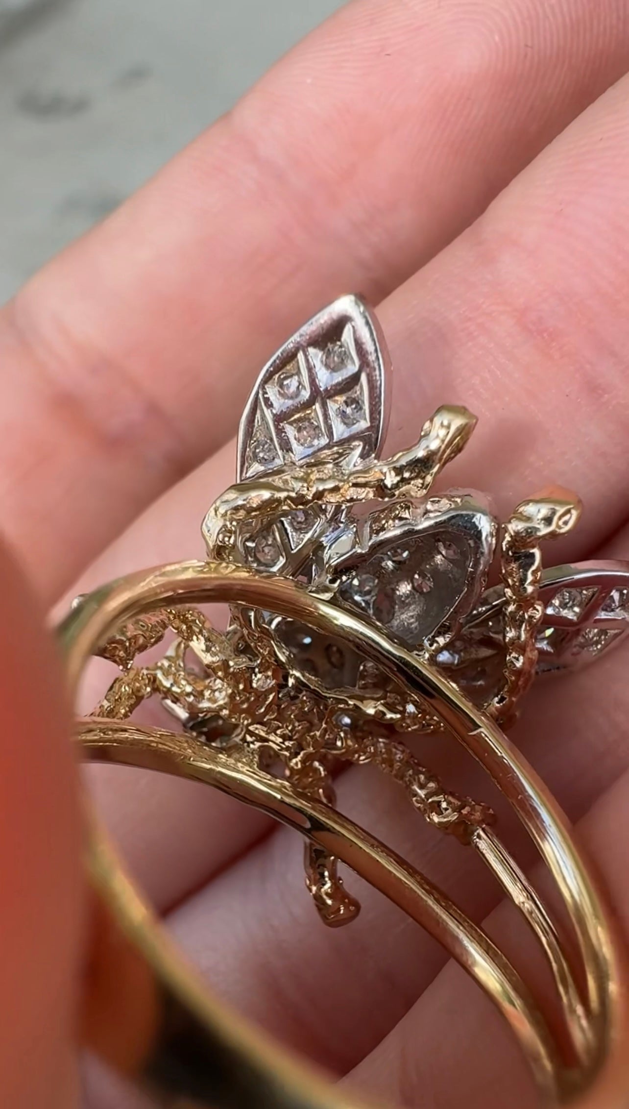 IG Exclusive 0.40tcw Emerald & Diamond Bee Ring 14K Two Toned - JR Colombian Emeralds