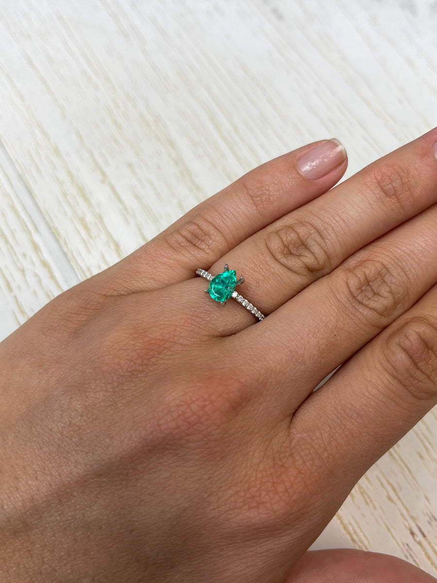 0.90ct Colombian Emerald - Top-Grade Pear Cut Gemstone
