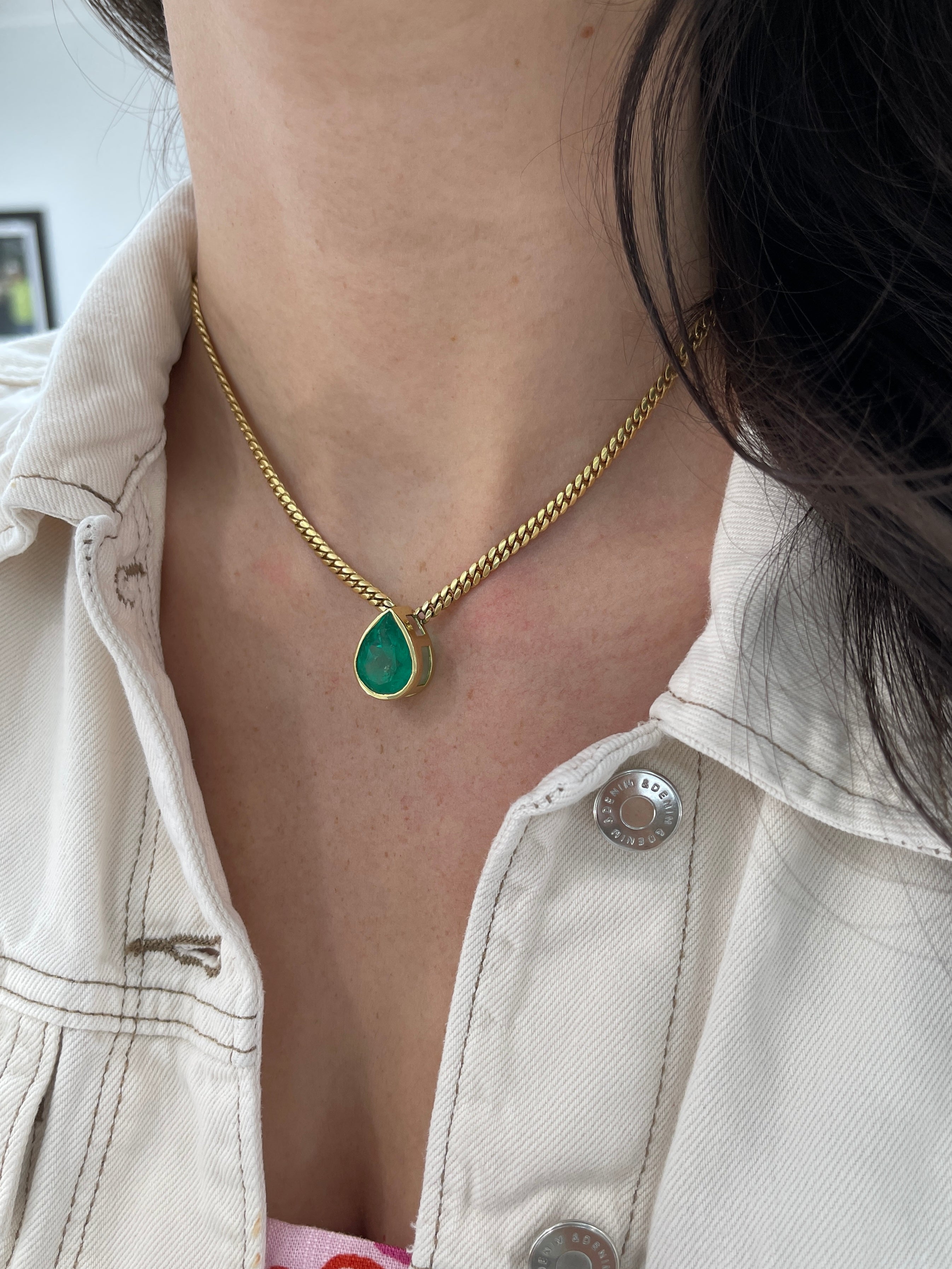 10.80 Carat Vivid Muzo Colombian Emerald Statement Cuban Link Necklace 18K gold - JR Colombian Emeralds