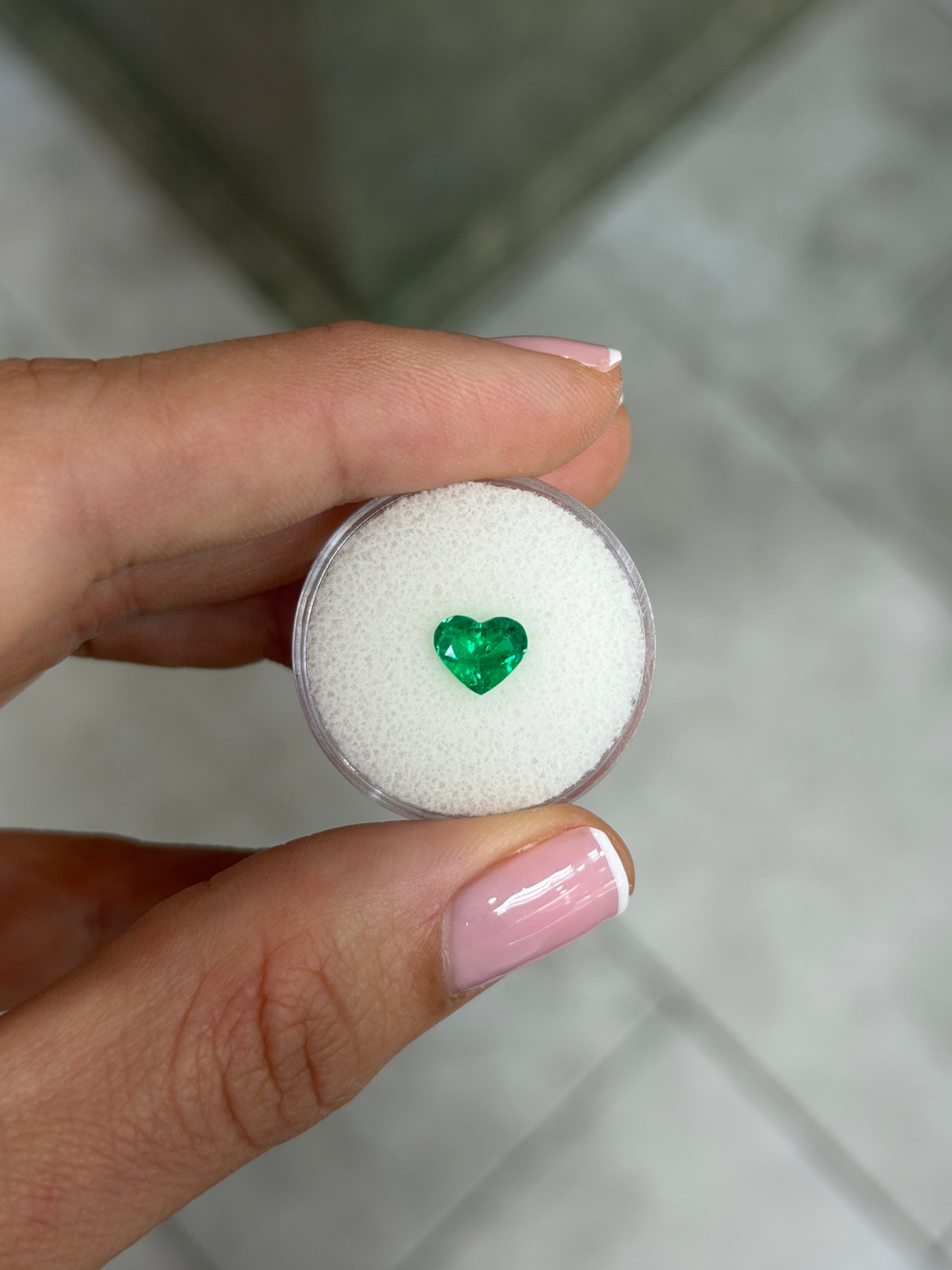 Émeraude naturelle colombienne en vrac de 0,97 carat, 6,5 x 7,4 mm, de qualité AAA+, cristalline, de couleur Muzo Green, taille en cœur