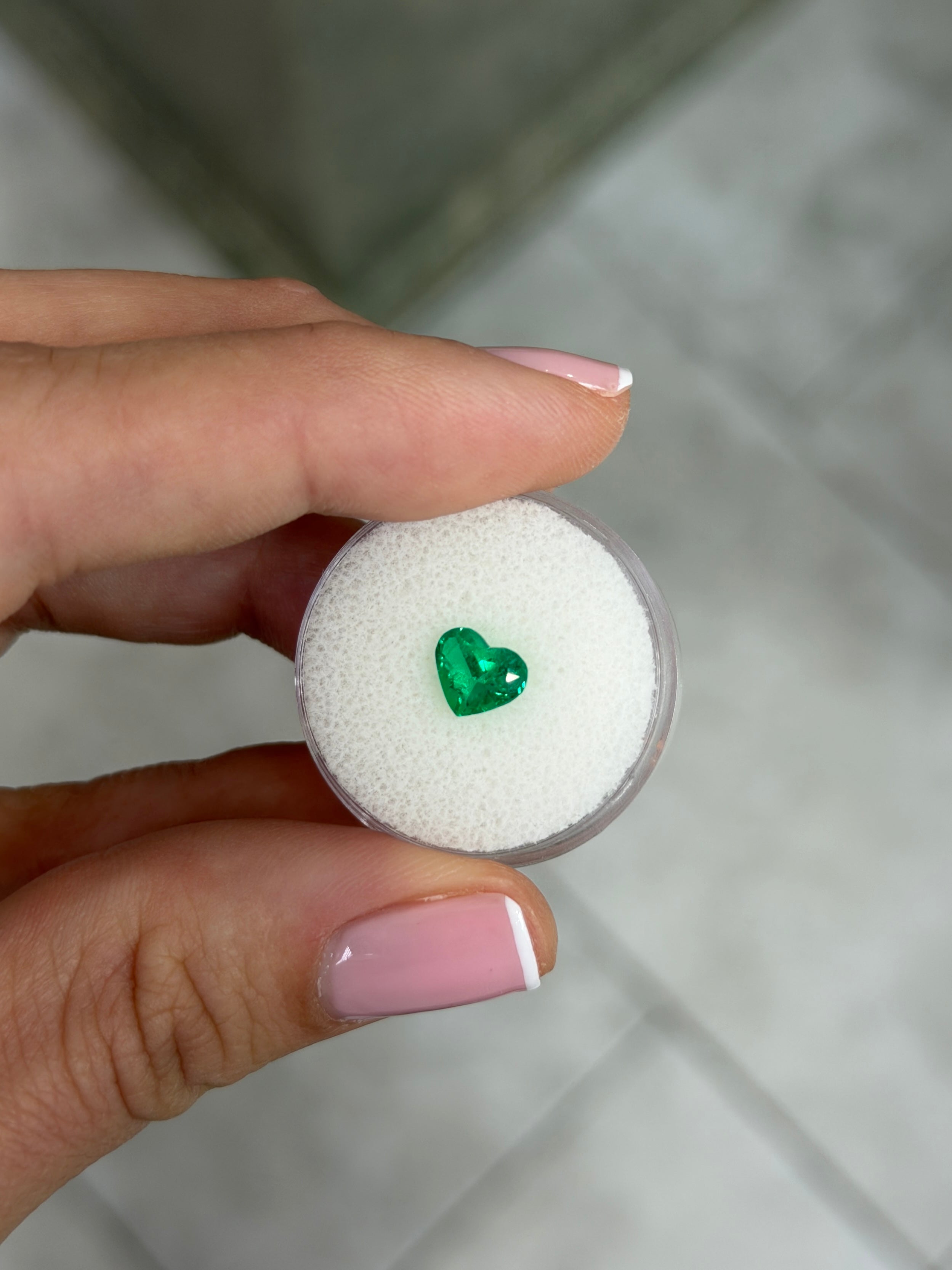 Émeraude naturelle colombienne en vrac de 0,97 carat, 6,5 x 7,4 mm, de qualité AAA+, cristalline, de couleur Muzo Green, taille en cœur