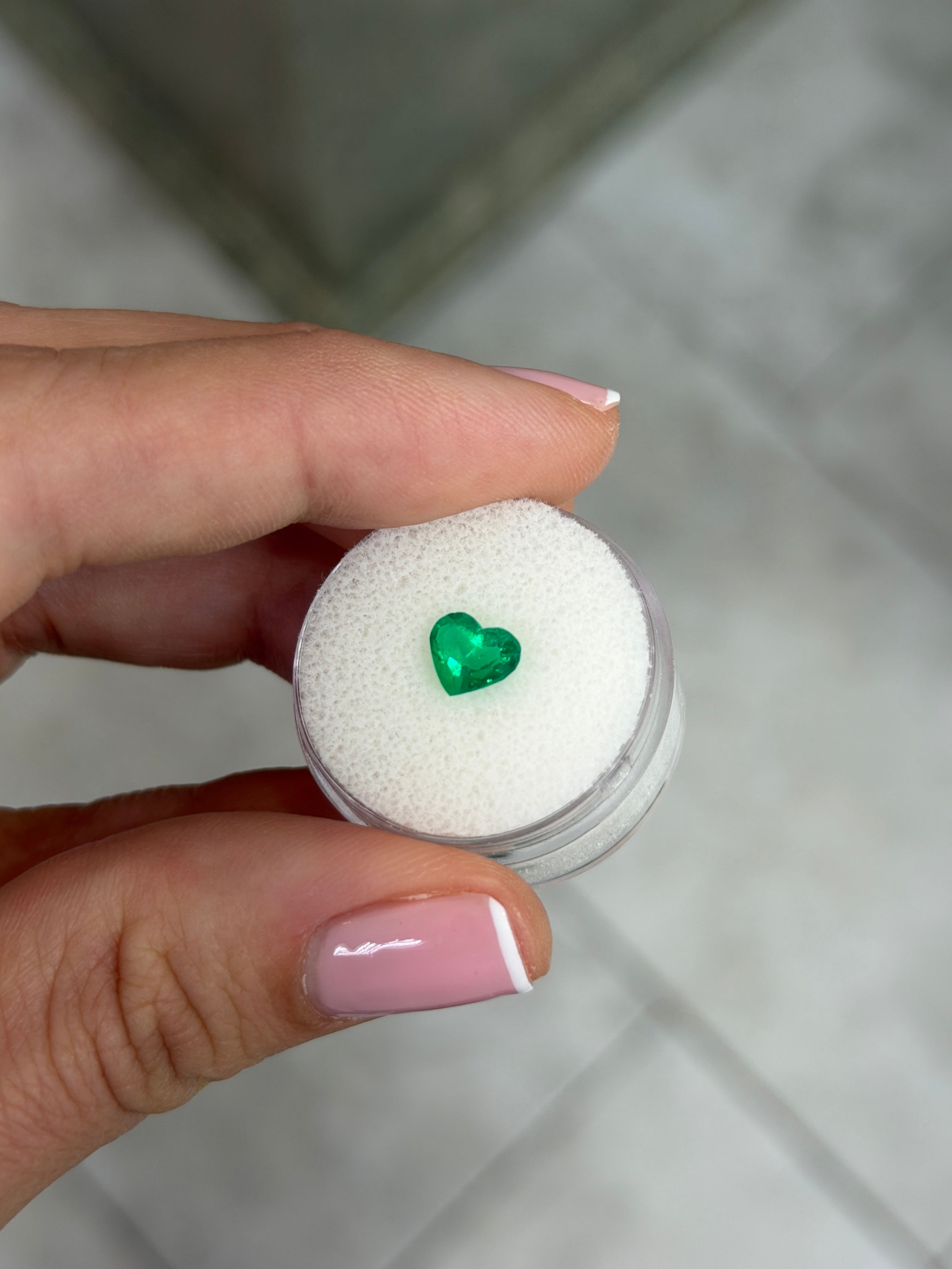 Émeraude naturelle colombienne en vrac de 0,97 carat, 6,5 x 7,4 mm, de qualité AAA+, cristalline, de couleur Muzo Green, taille en cœur