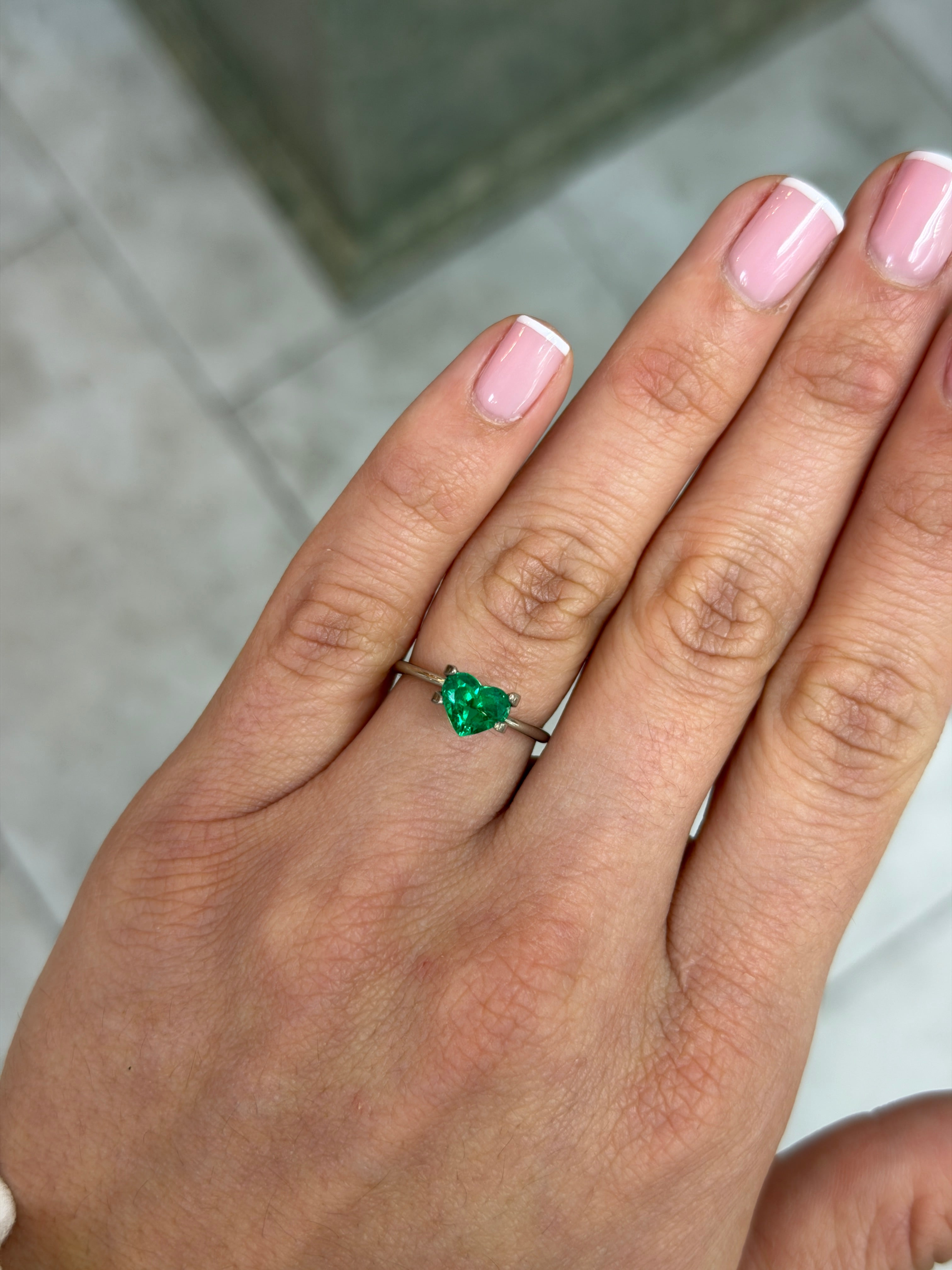 Émeraude naturelle colombienne en vrac de 0,97 carat, 6,5 x 7,4 mm, de qualité AAA+, cristalline, de couleur Muzo Green, taille en cœur