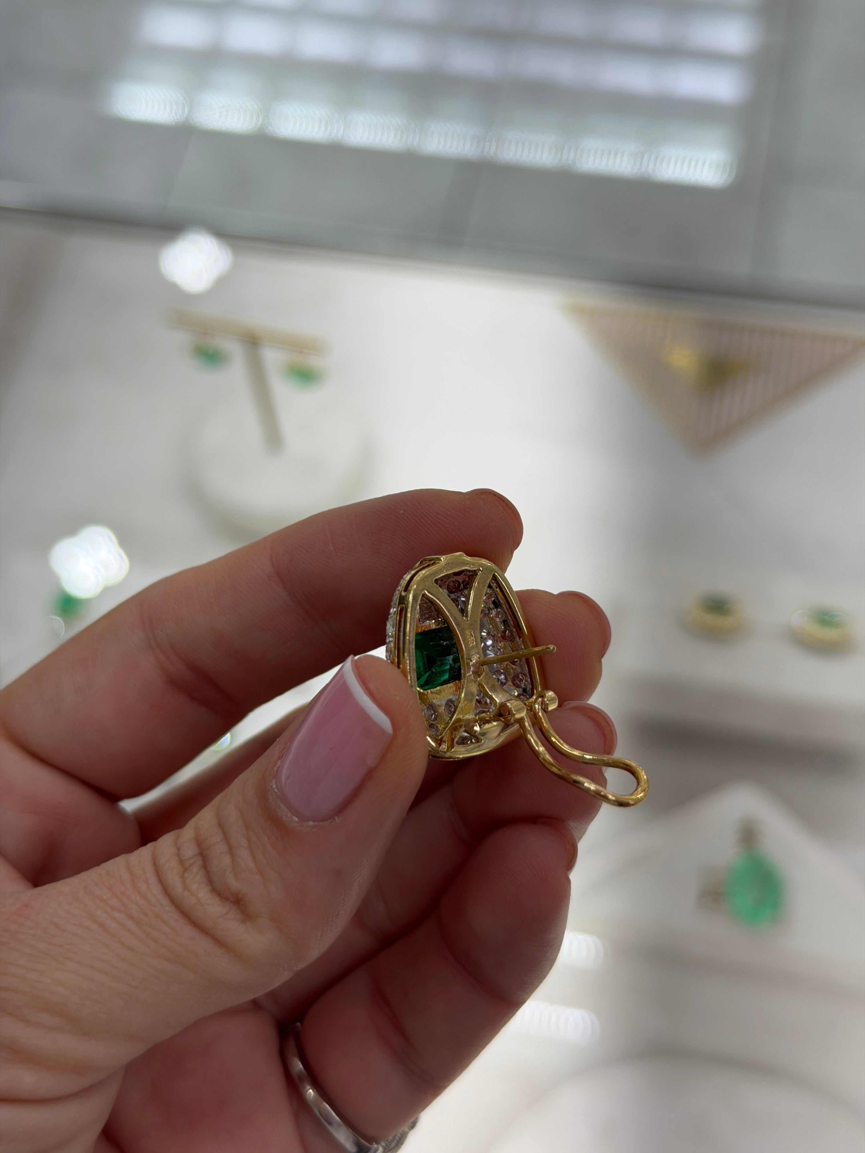 11.40カラット AAA+ コロンビア産エメラルド&ダイヤモンド ステートメントイヤリング 18K